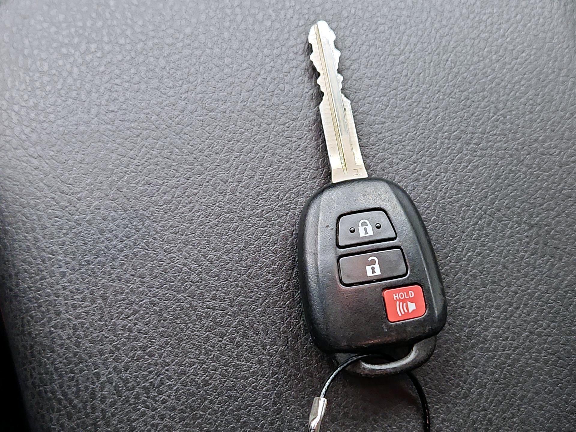 Thumbnail: 2020 Toyota Tacoma - 20