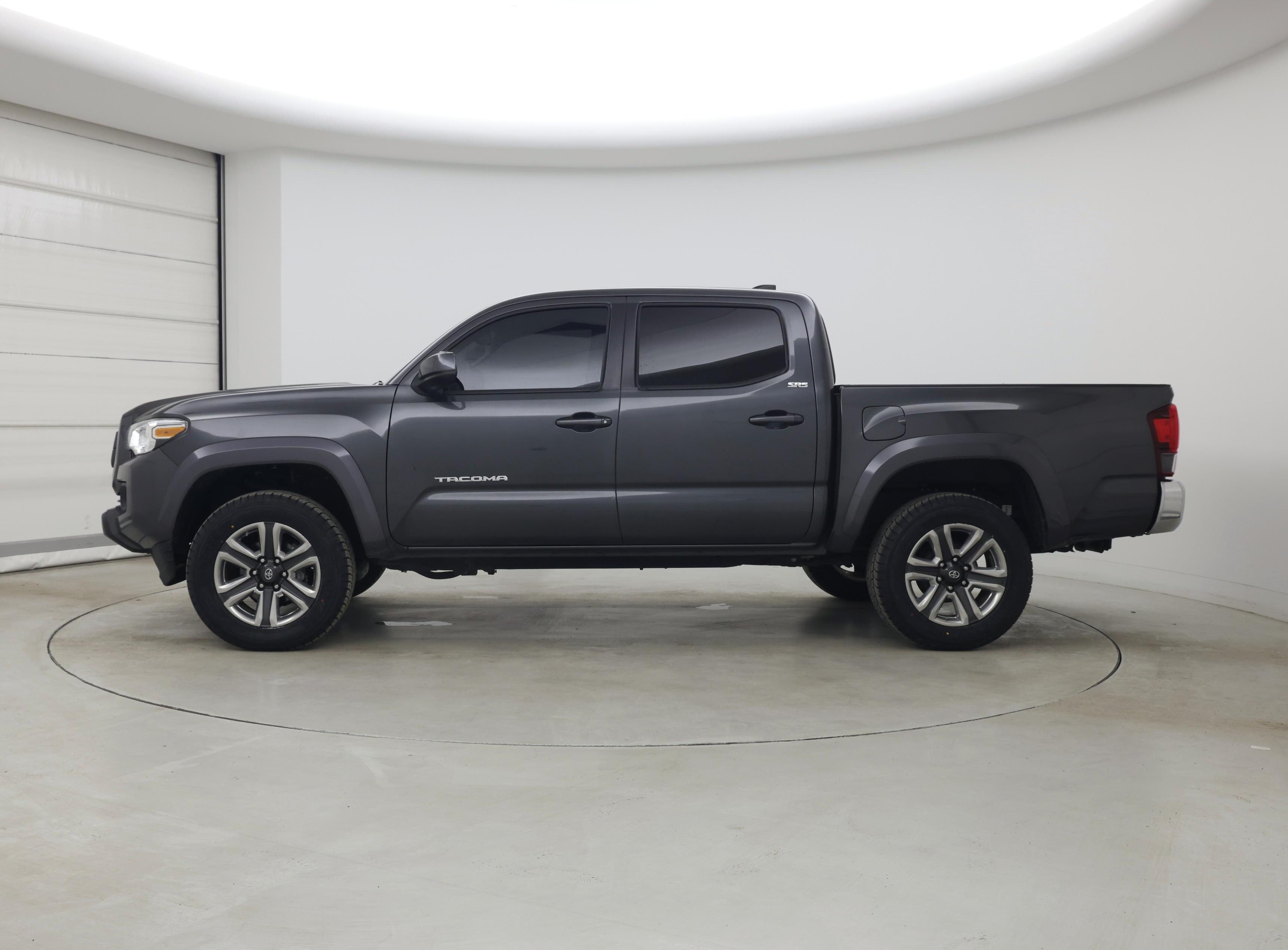 Thumbnail: 2020 Toyota Tacoma - 3