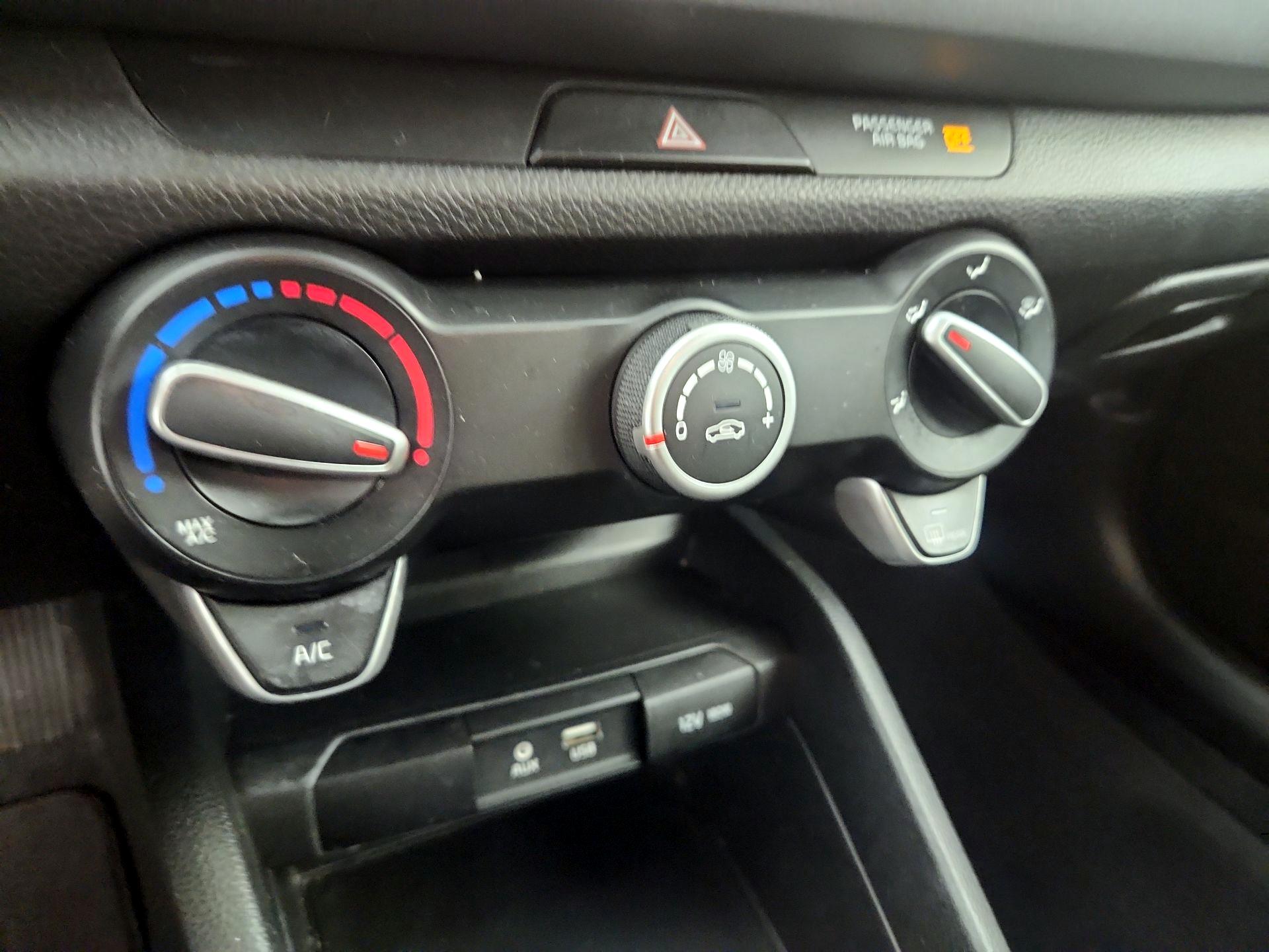 Thumbnail: 2018 Kia Rio - 13