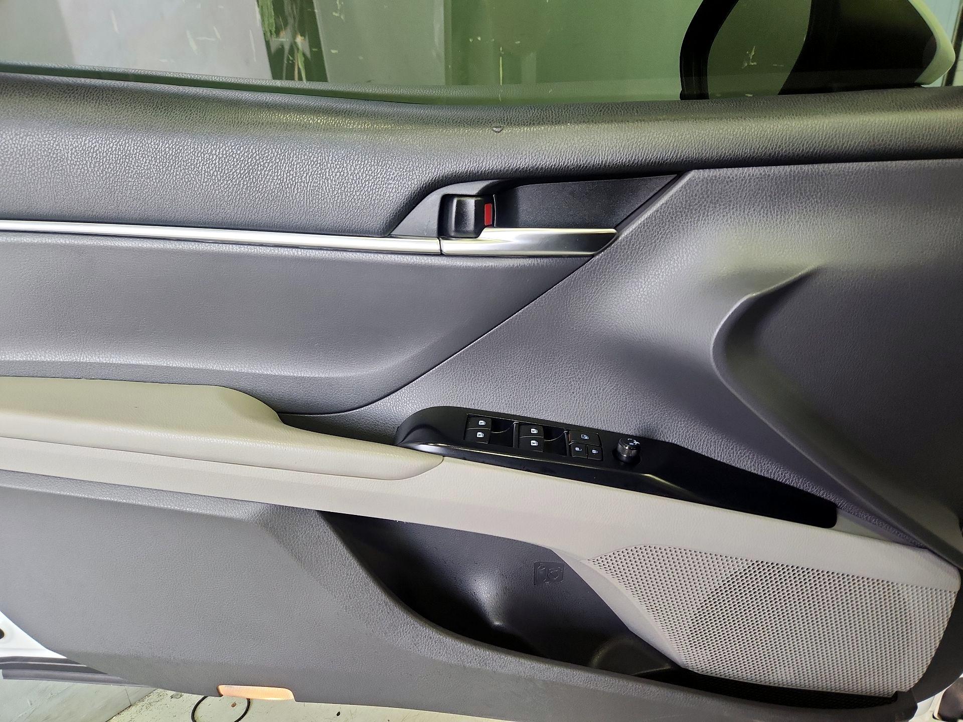 Thumbnail: 2019 Toyota Camry - 12