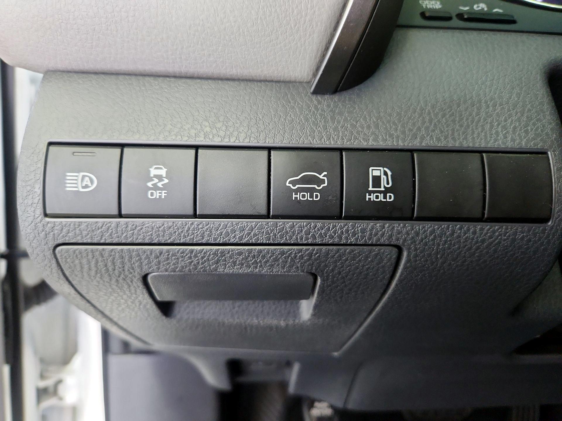 Thumbnail: 2019 Toyota Camry - 13