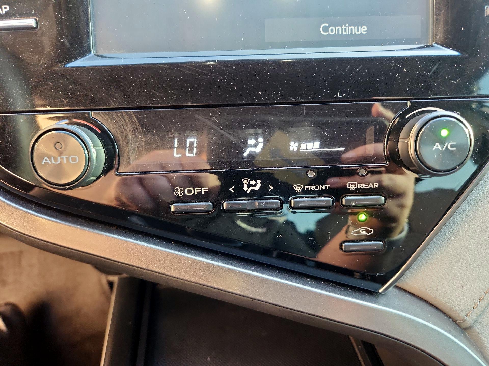 Thumbnail: 2019 Toyota Camry - 16