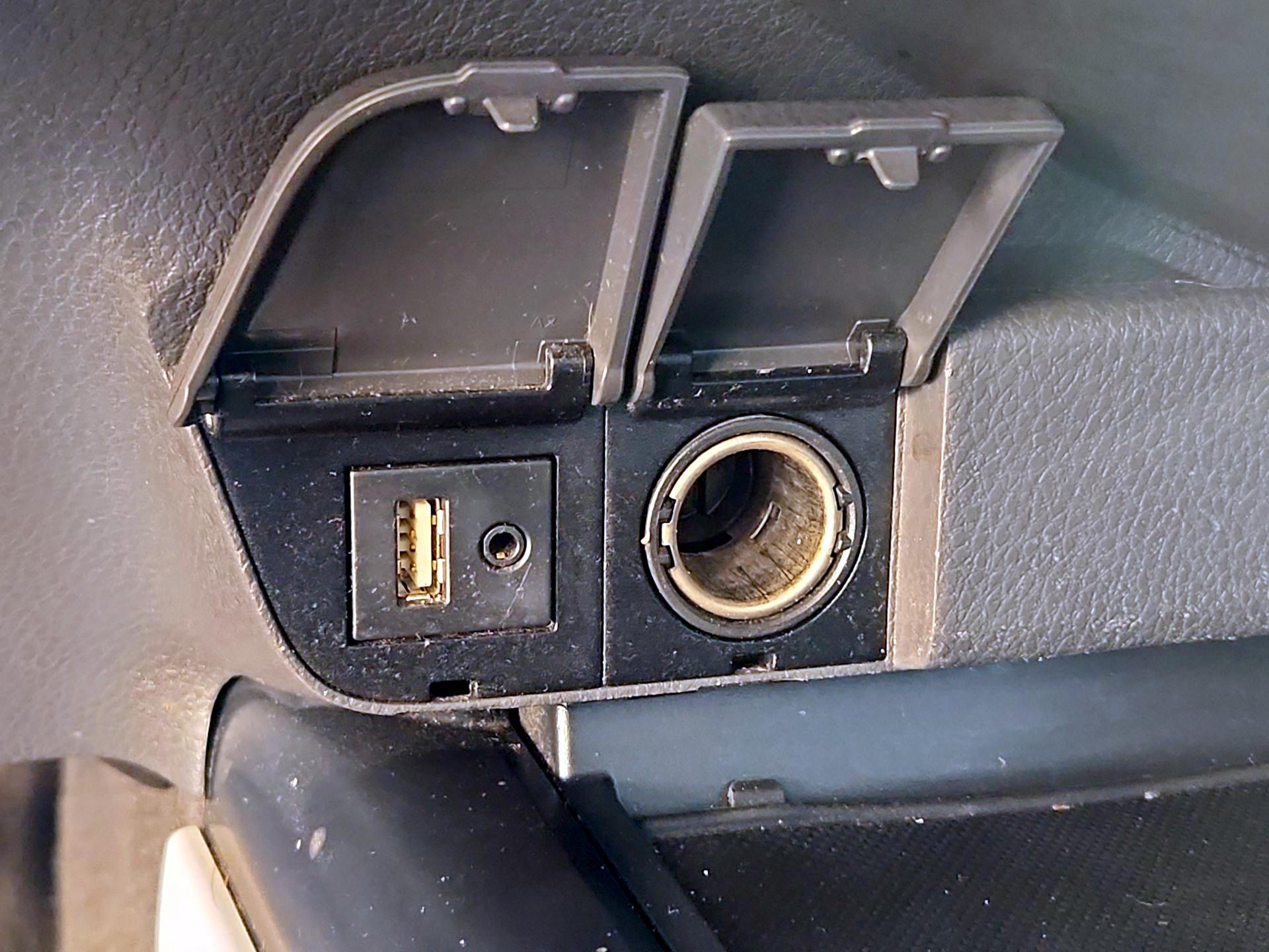 Thumbnail: 2019 Toyota Camry - 18