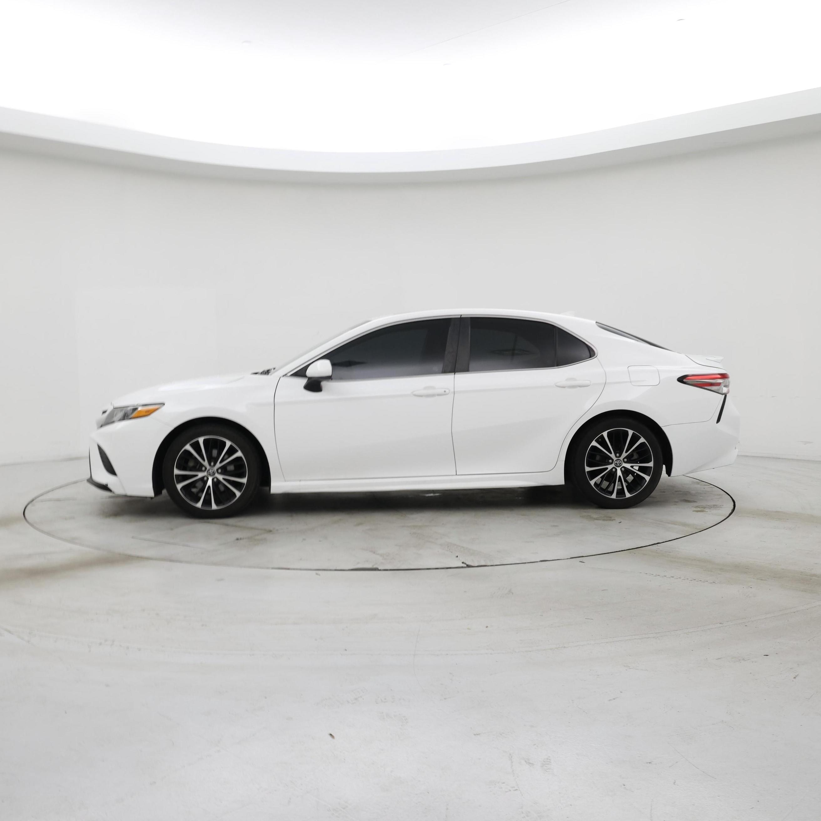 Thumbnail: 2019 Toyota Camry - 3