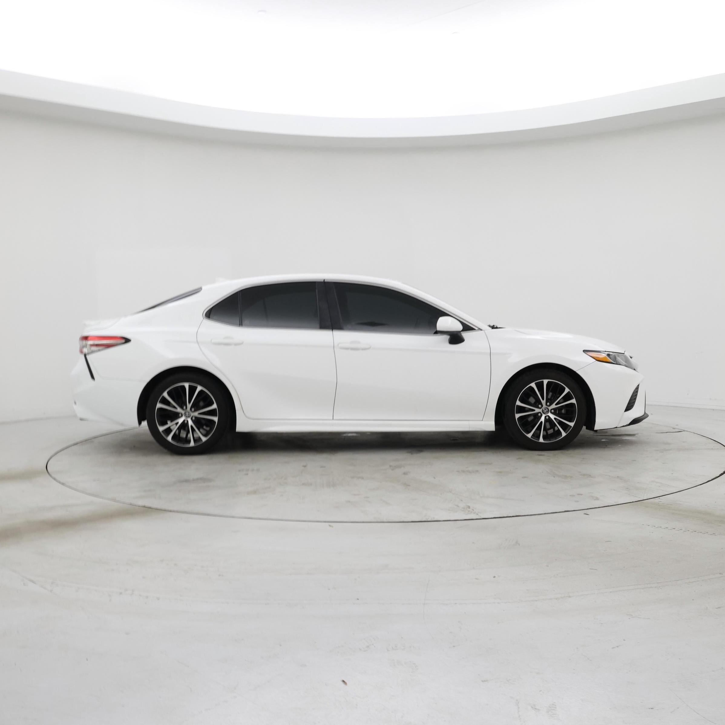 Thumbnail: 2019 Toyota Camry - 7