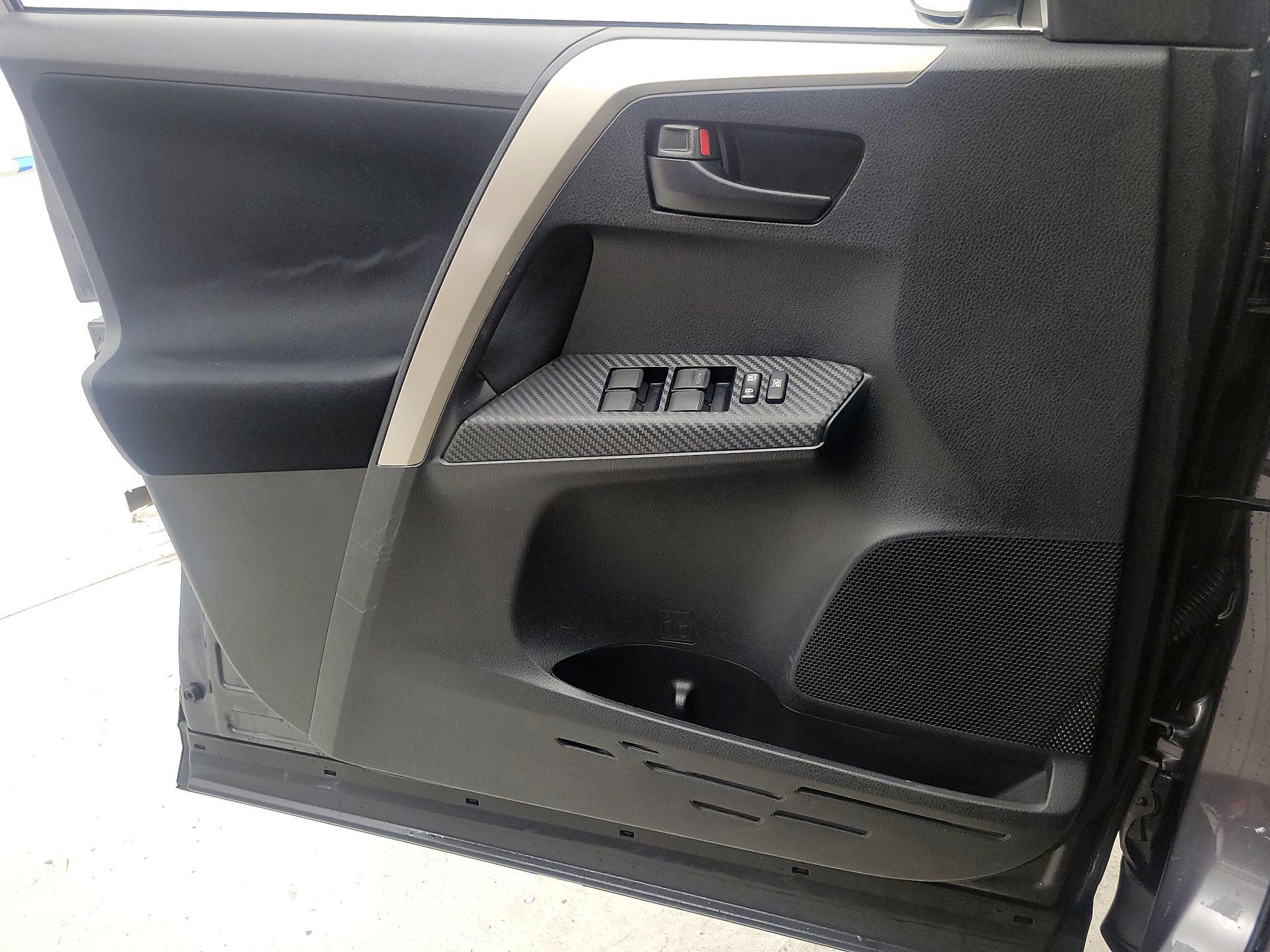 Thumbnail: 2015 Toyota RAV4 - 12