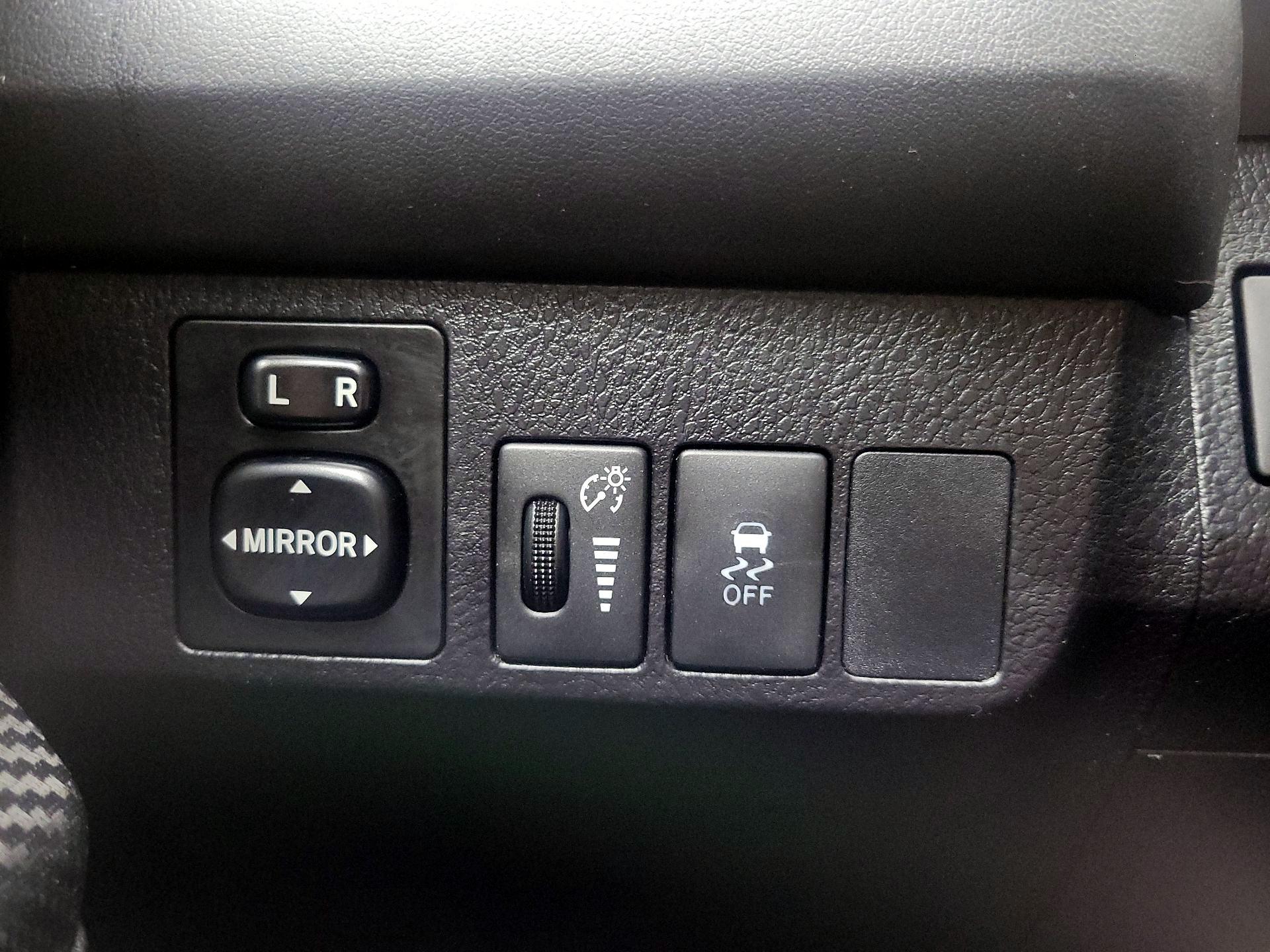 Thumbnail: 2015 Toyota RAV4 - 13