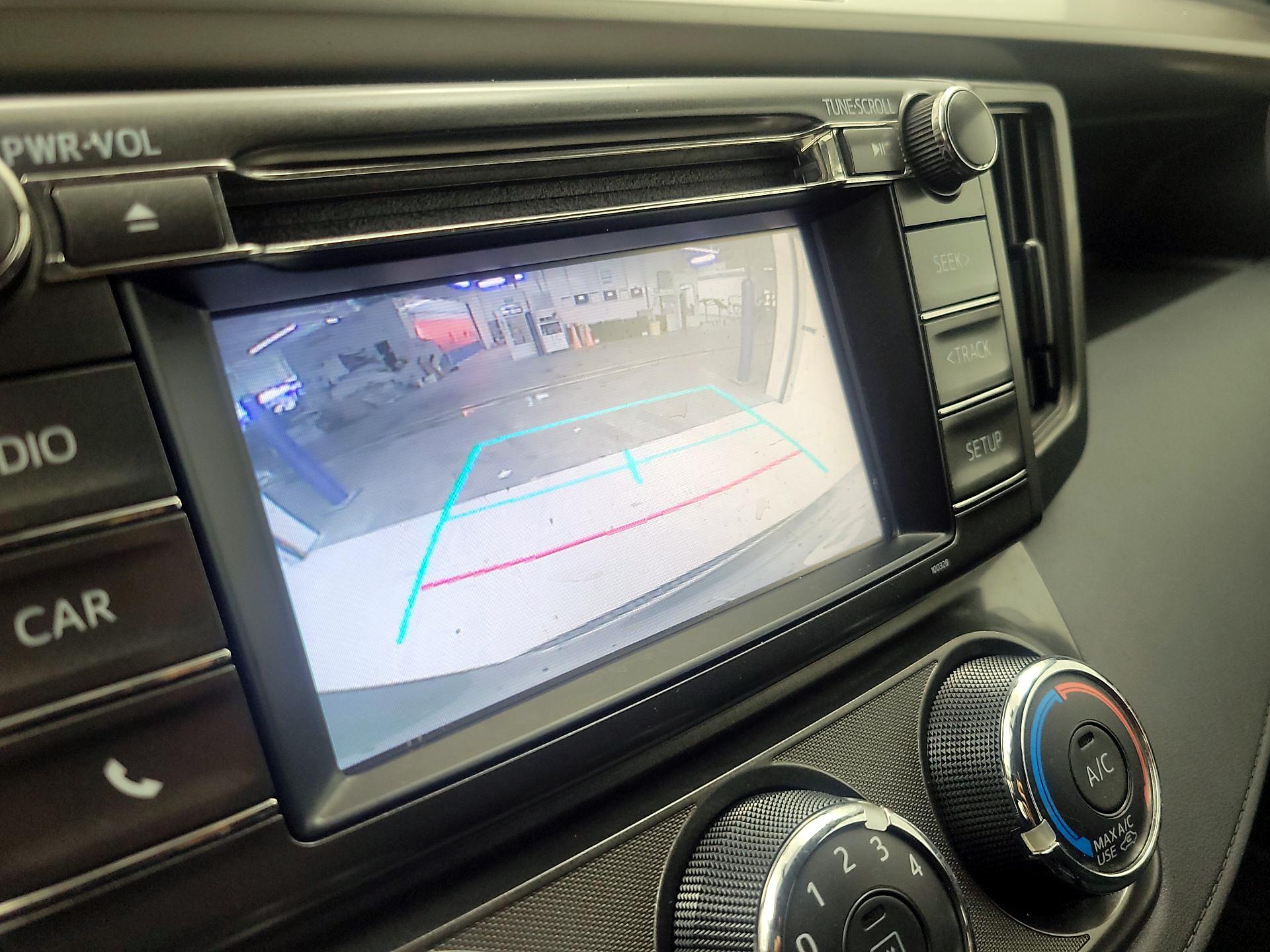 Thumbnail: 2015 Toyota RAV4 - 14