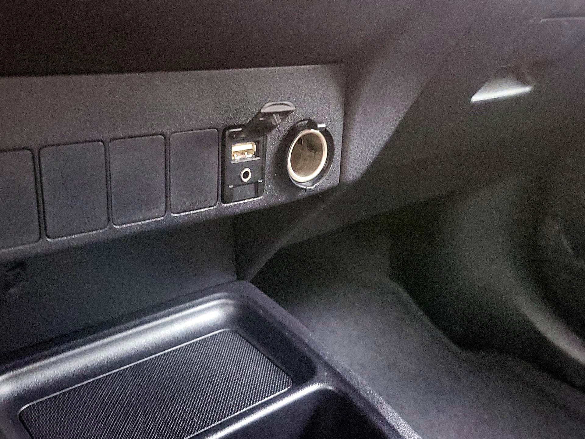 Thumbnail: 2015 Toyota RAV4 - 18