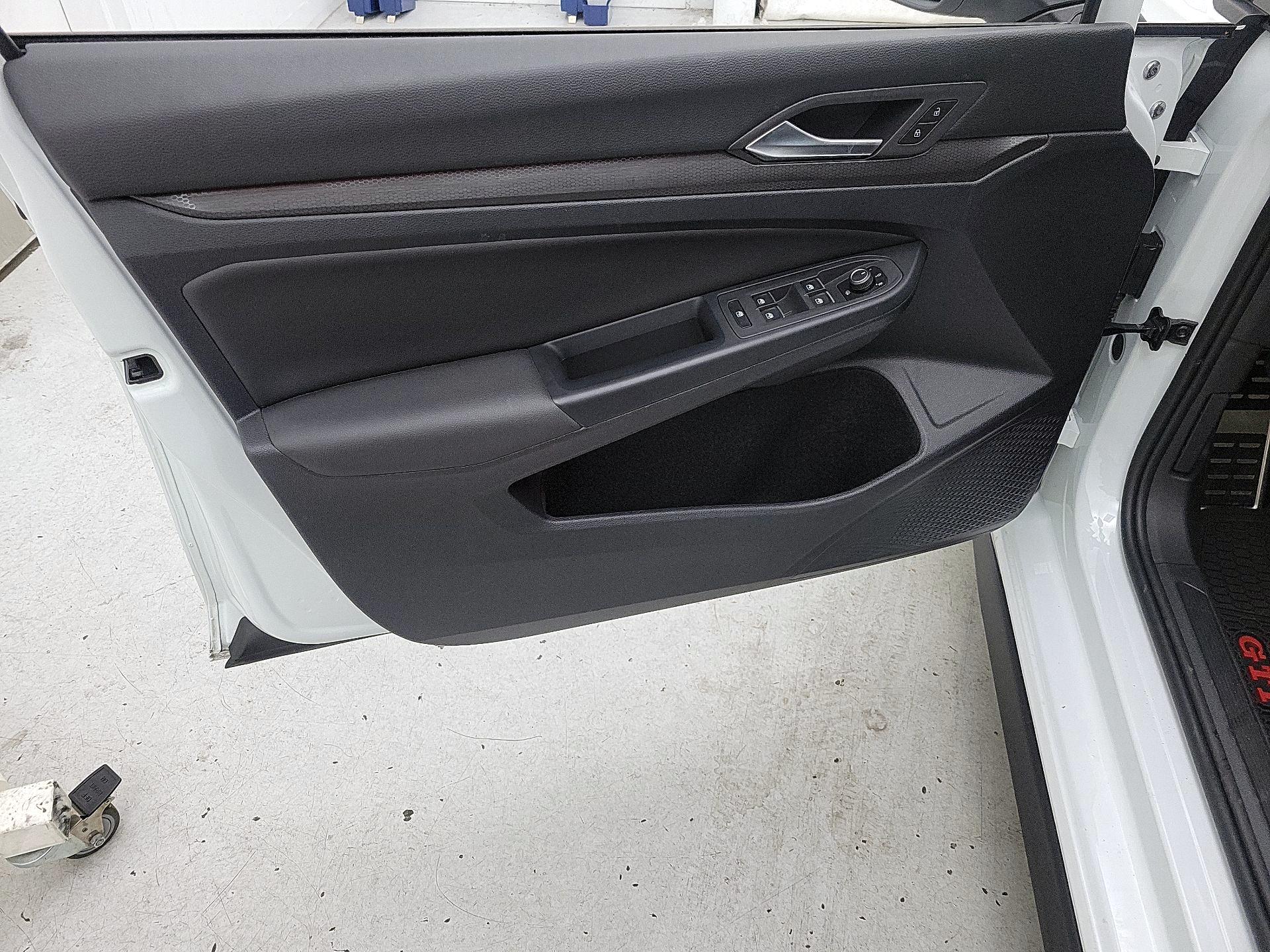 Thumbnail: 2022 Volkswagen Golf - 12