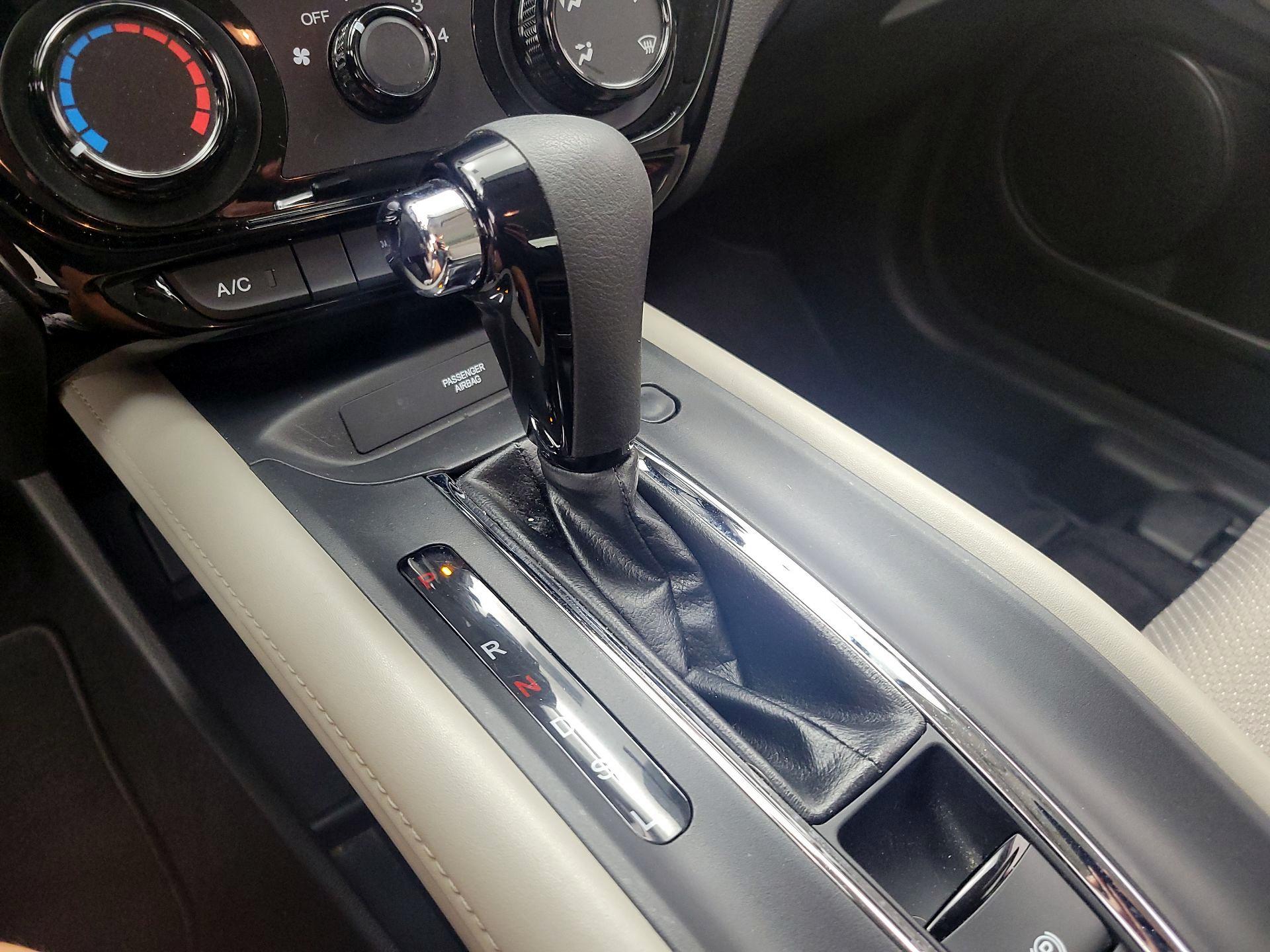 Thumbnail: 2016 Honda HR-V - 16