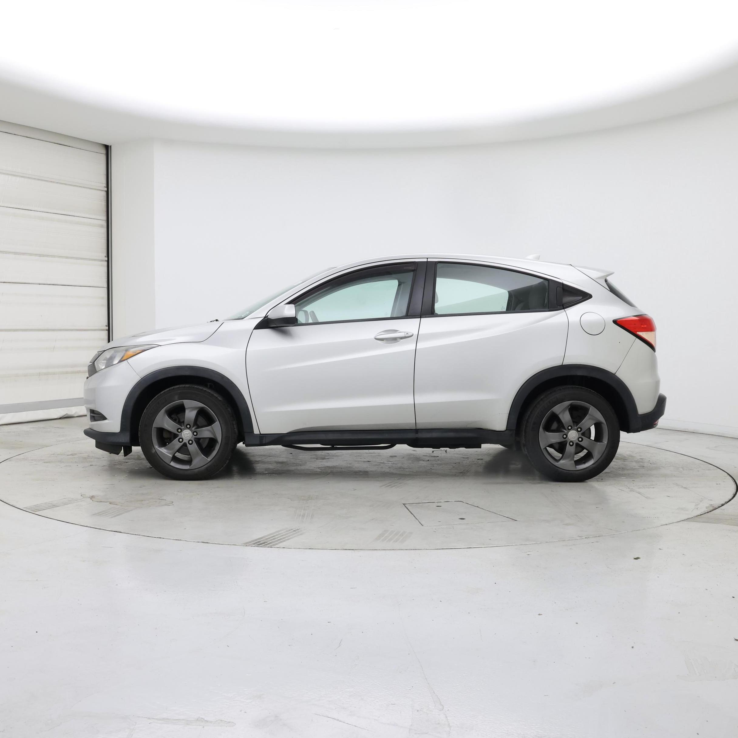Thumbnail: 2016 Honda HR-V - 3