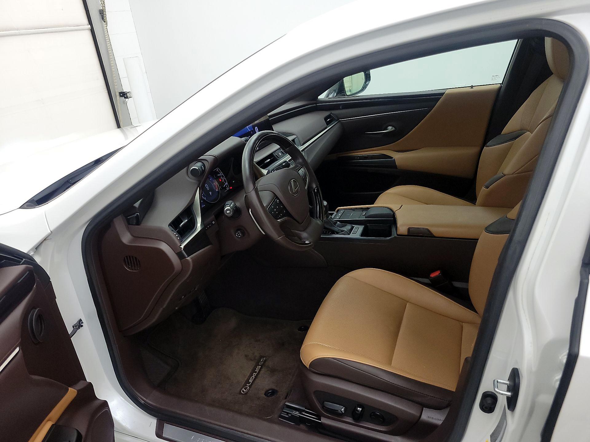 Thumbnail: 2019 Lexus ES - 11