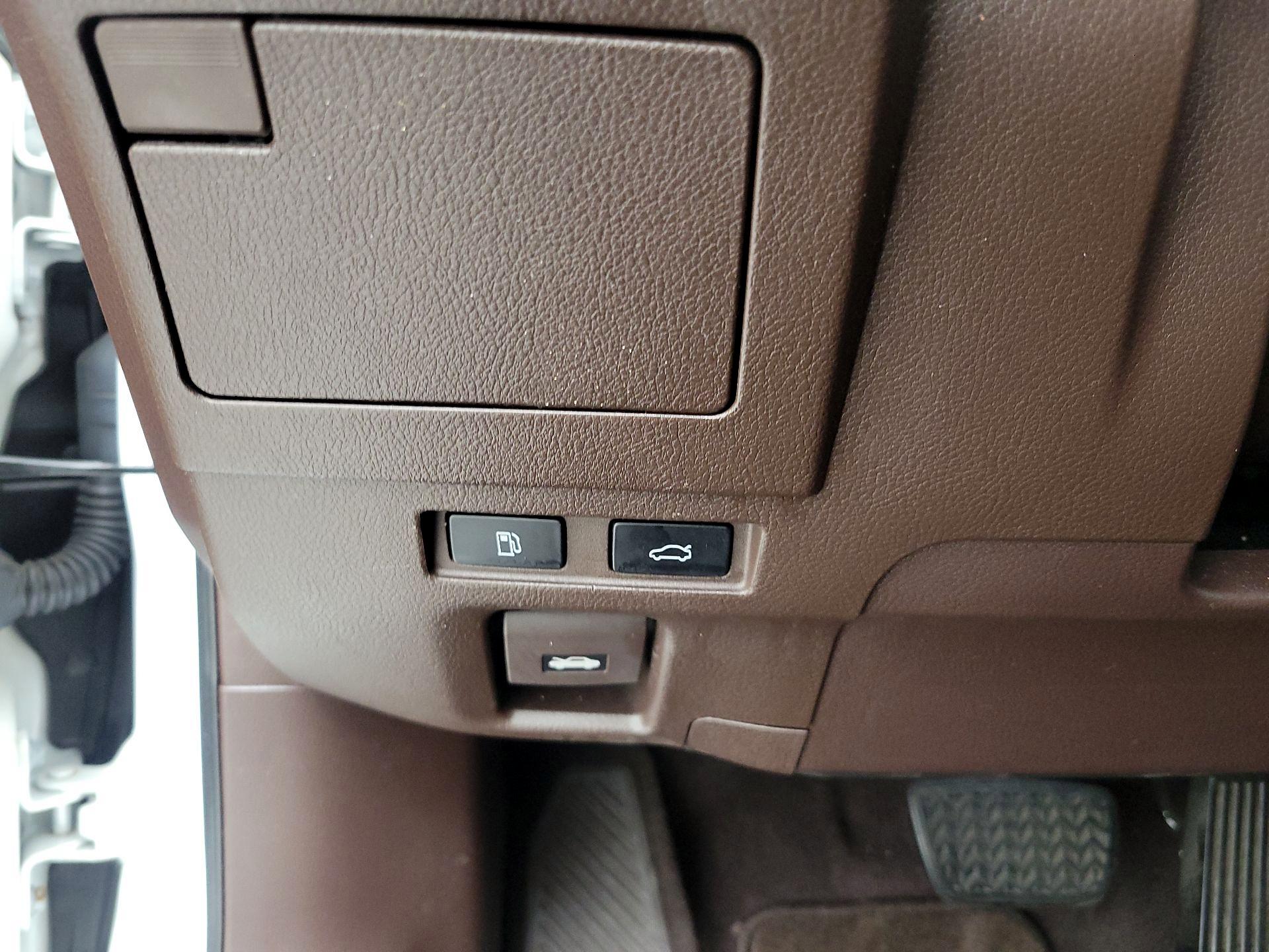 Thumbnail: 2019 Lexus ES - 13