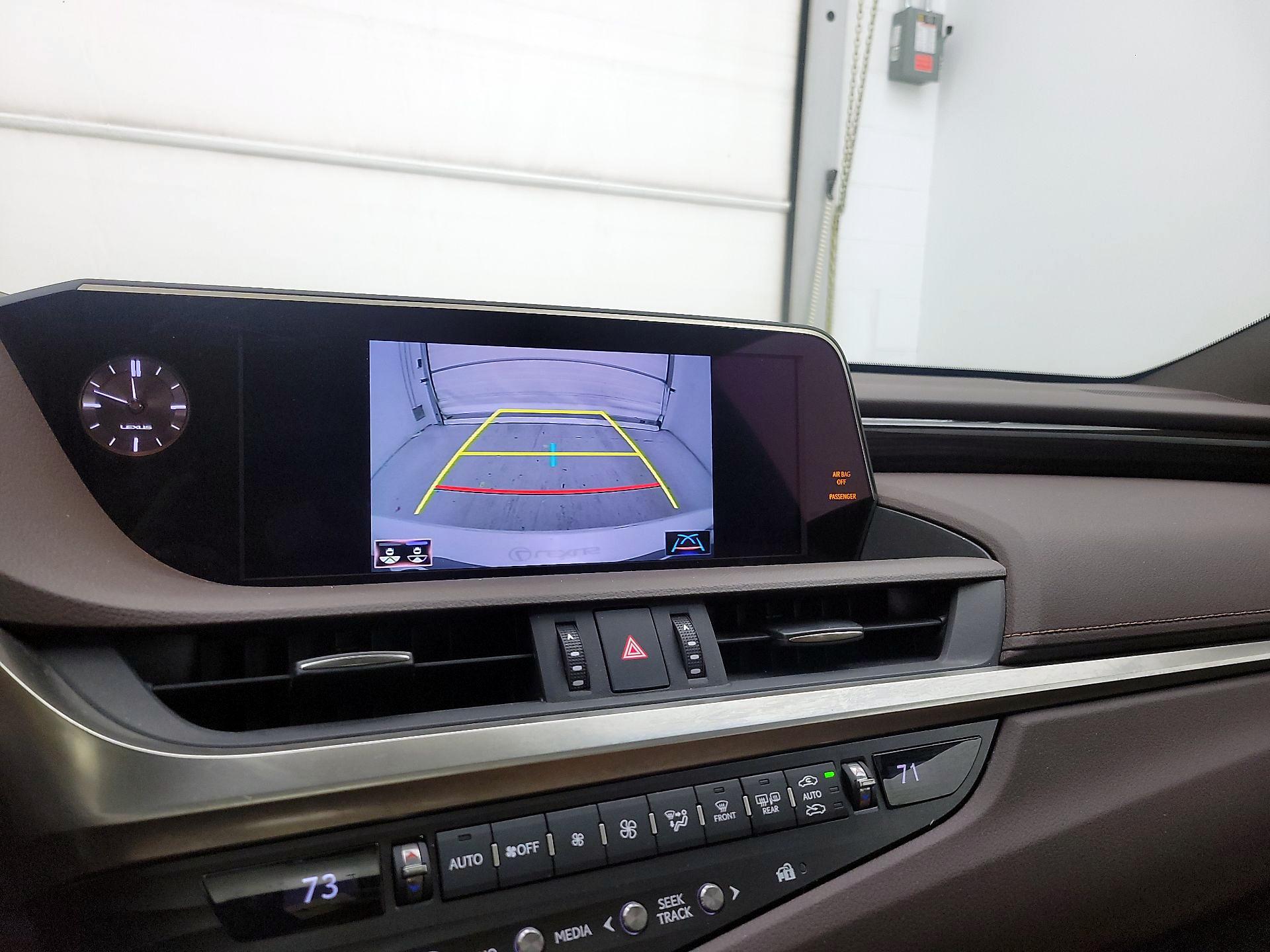 Thumbnail: 2019 Lexus ES - 15