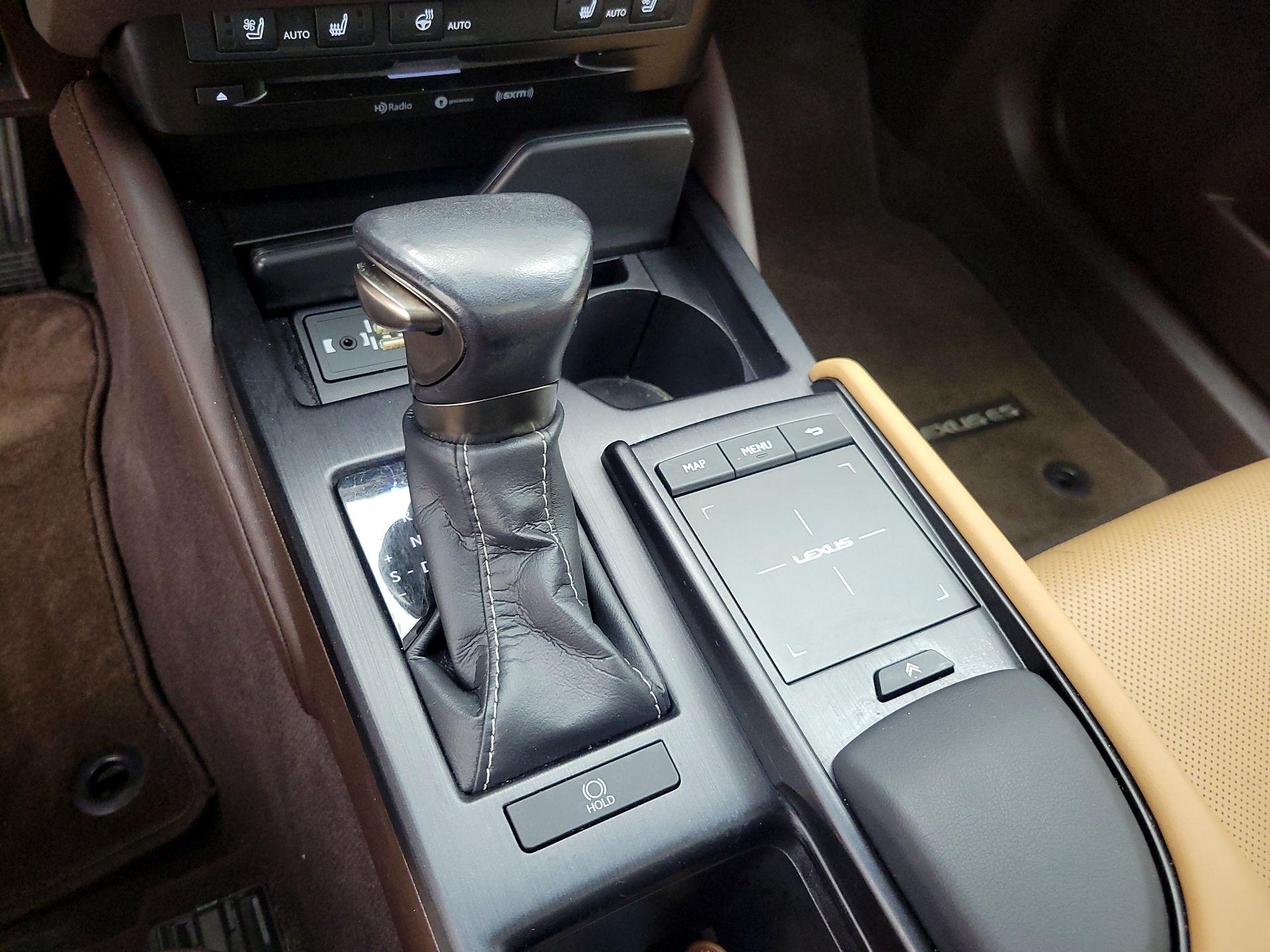 Thumbnail: 2019 Lexus ES - 18