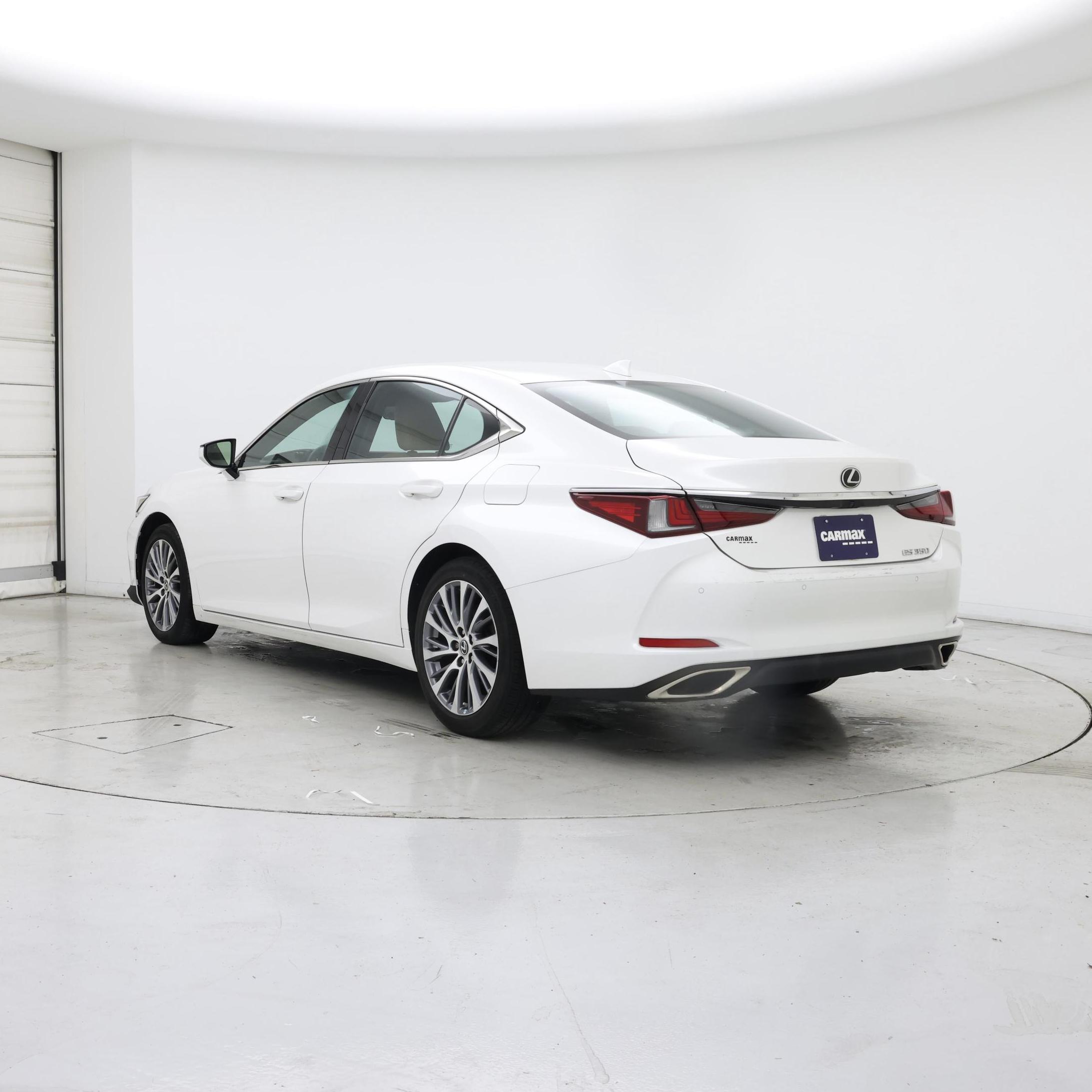 Thumbnail: 2019 Lexus ES - 2