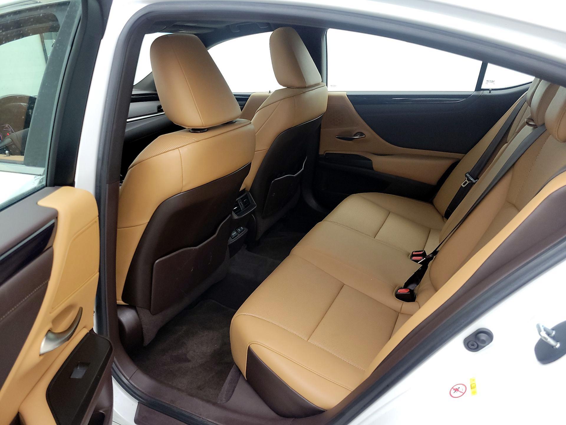 Thumbnail: 2019 Lexus ES - 20