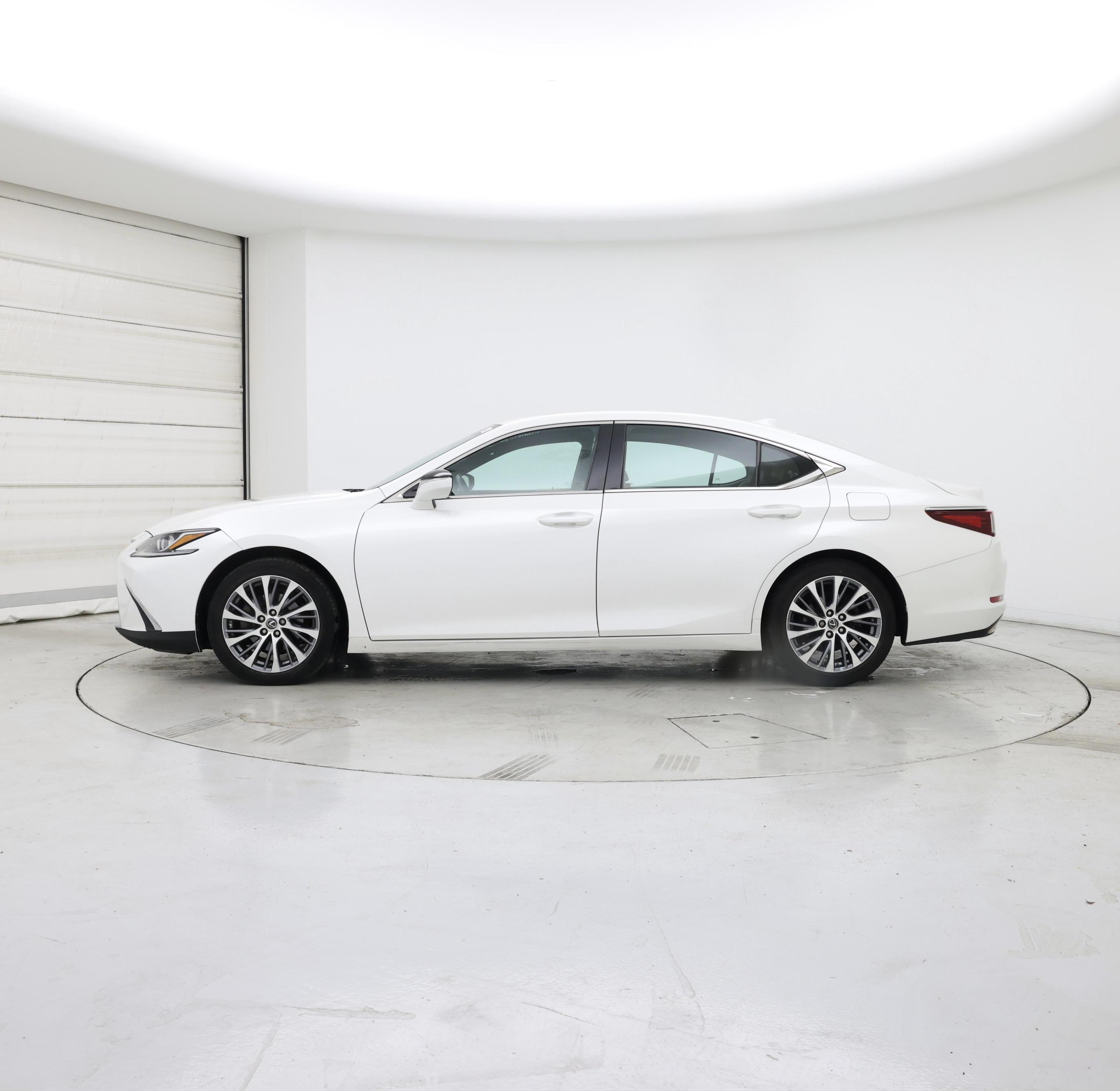 Thumbnail: 2019 Lexus ES - 3