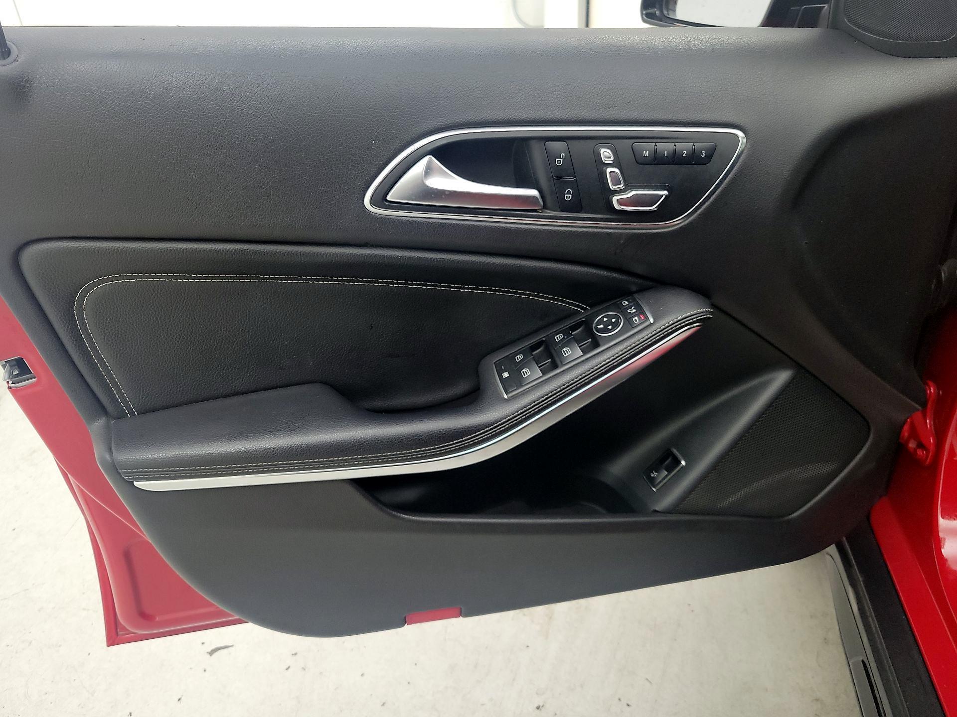 Thumbnail: 2018 Mercedes-Benz GLA - 12