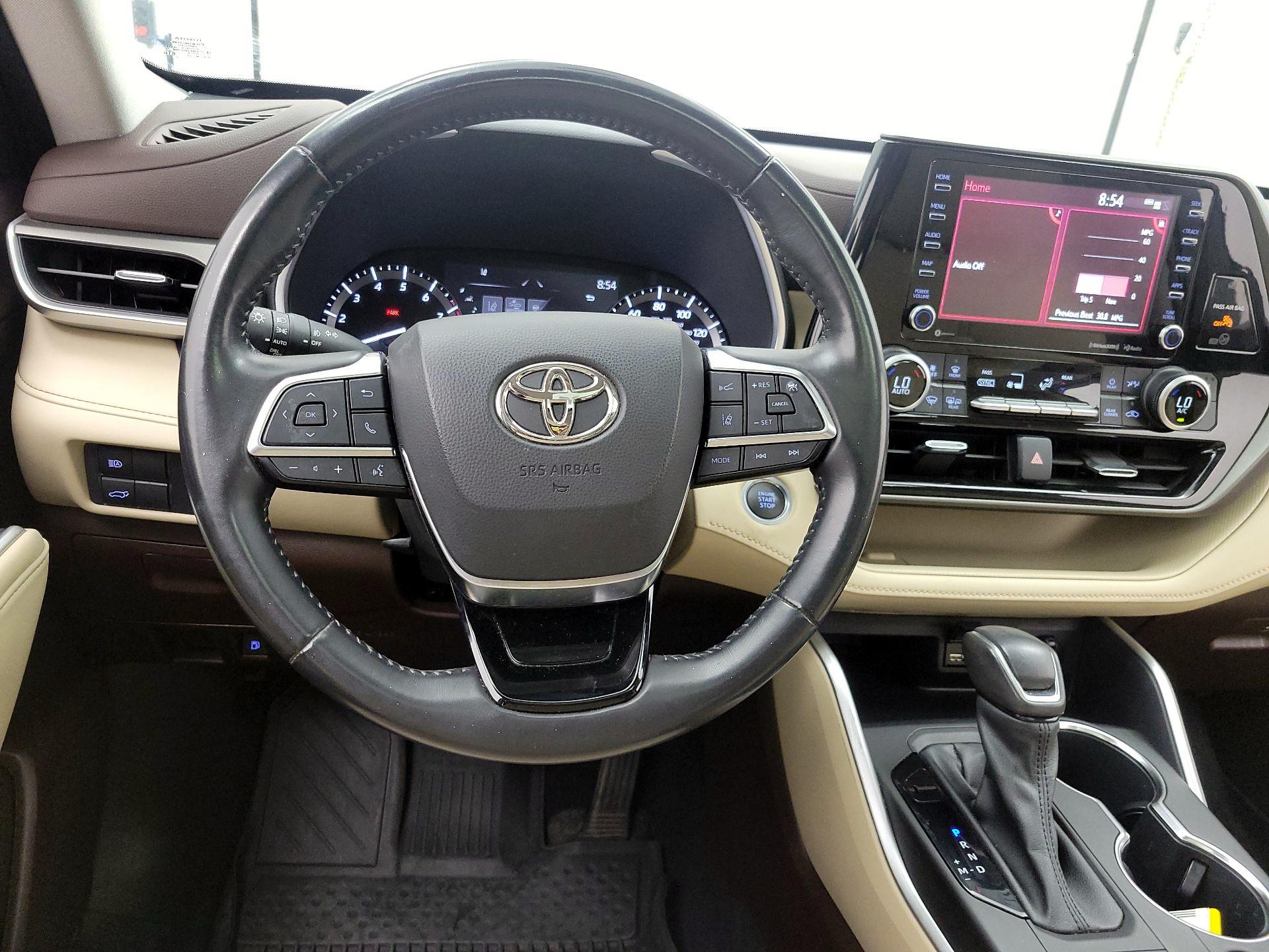 Thumbnail: 2021 Toyota Highlander - 10