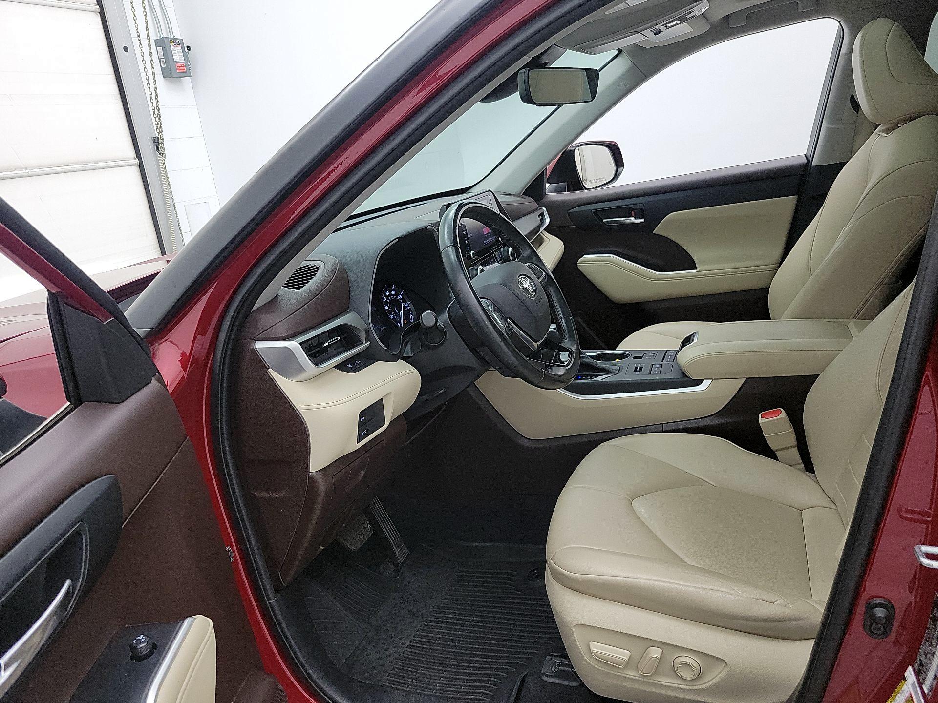 Thumbnail: 2021 Toyota Highlander - 11