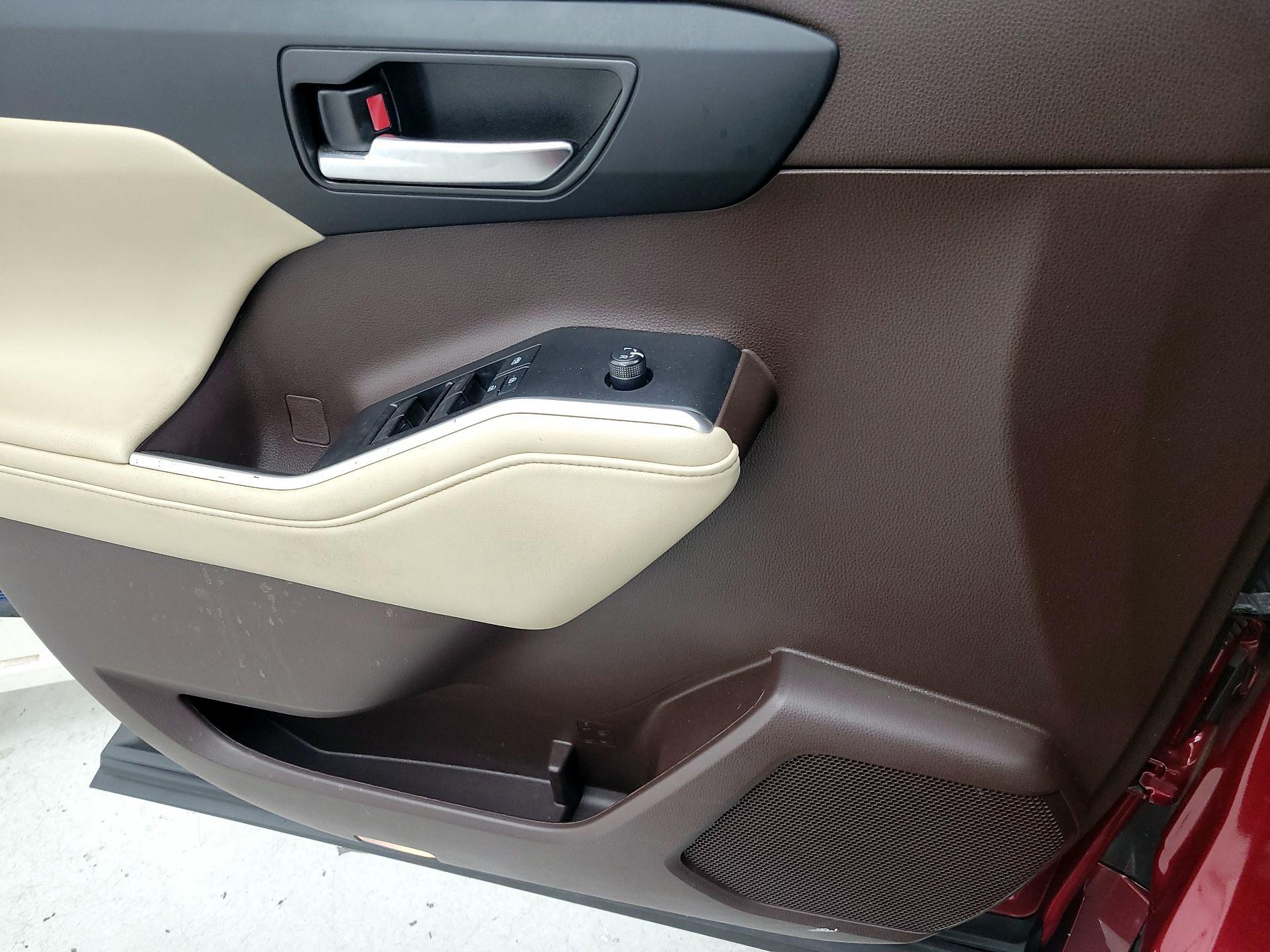 Thumbnail: 2021 Toyota Highlander - 12