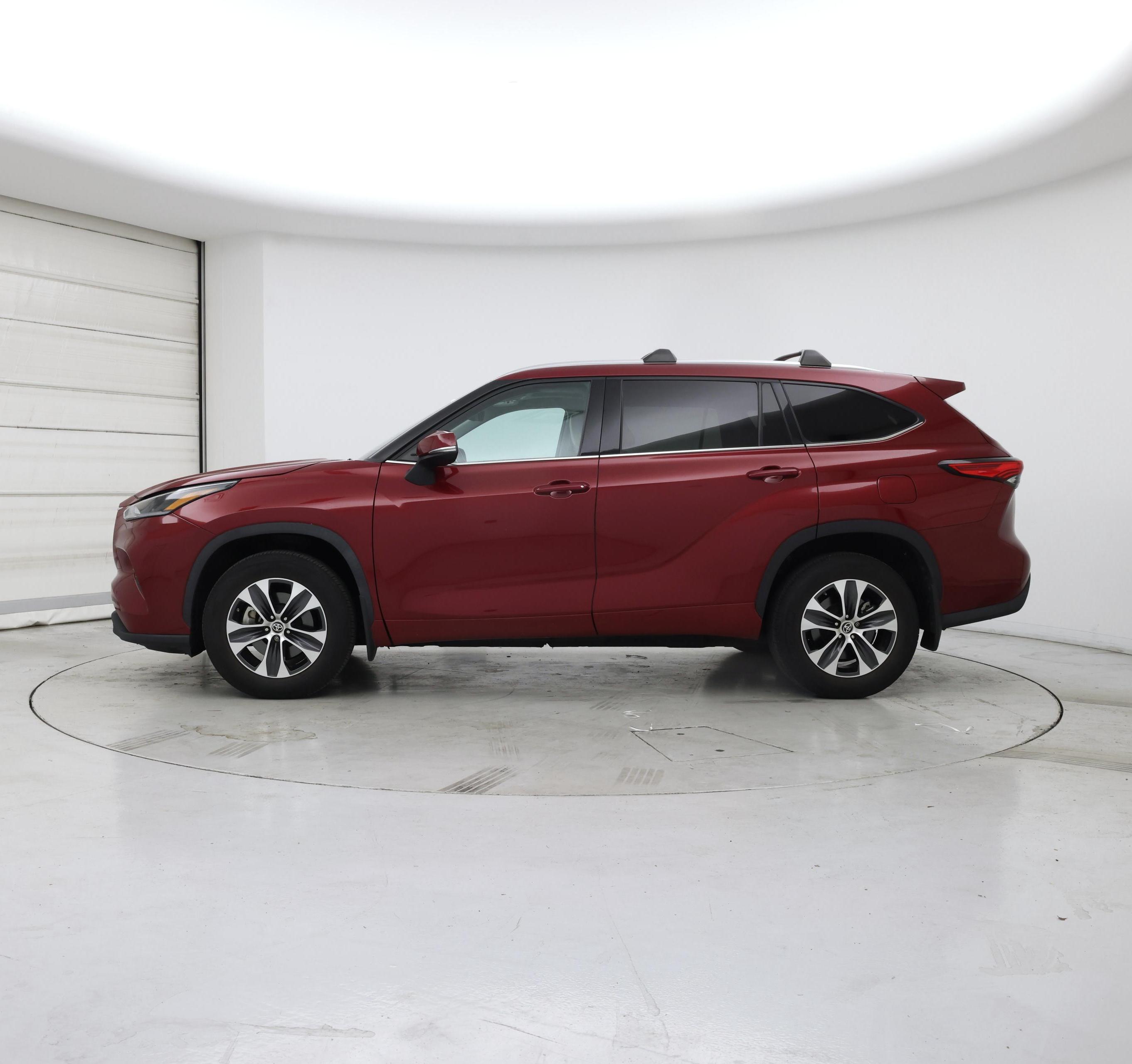 Thumbnail: 2021 Toyota Highlander - 3