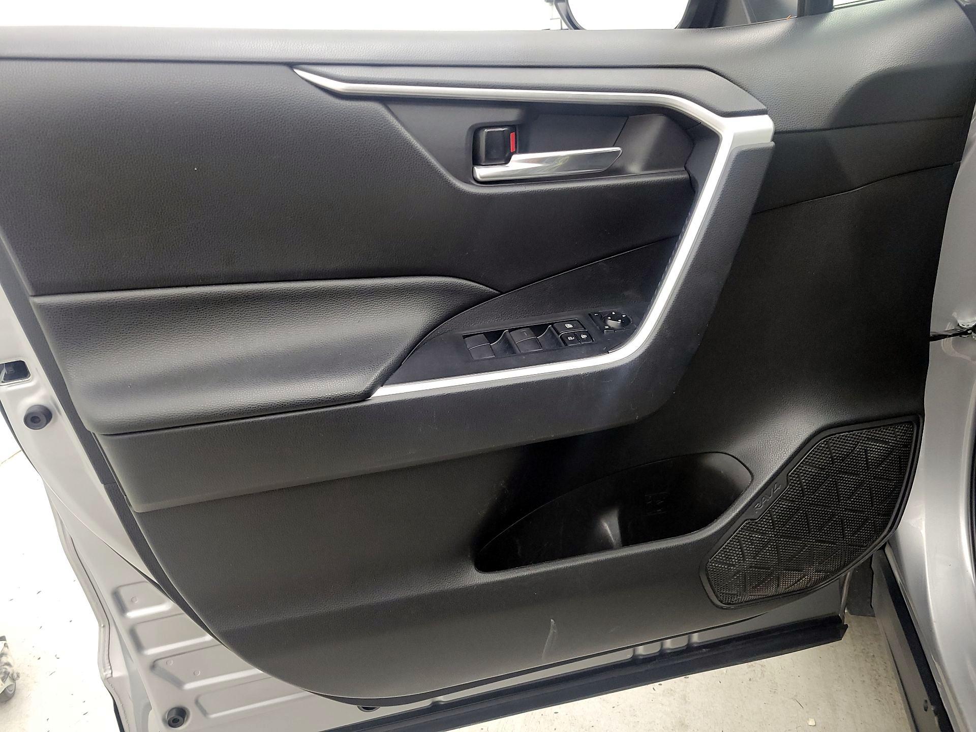 Thumbnail: 2021 Toyota RAV4 - 12