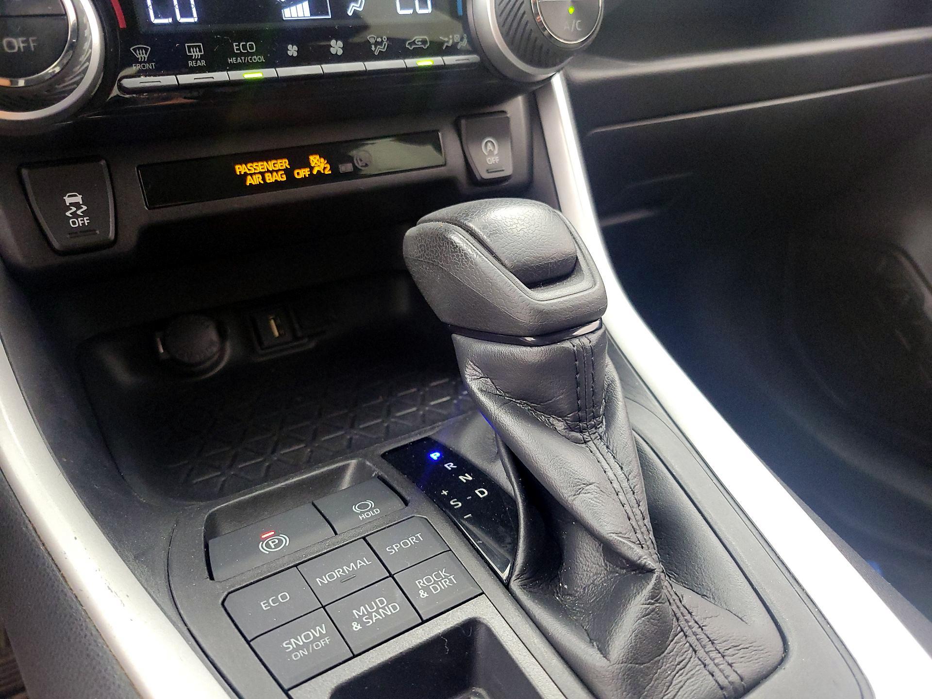 Thumbnail: 2021 Toyota RAV4 - 16