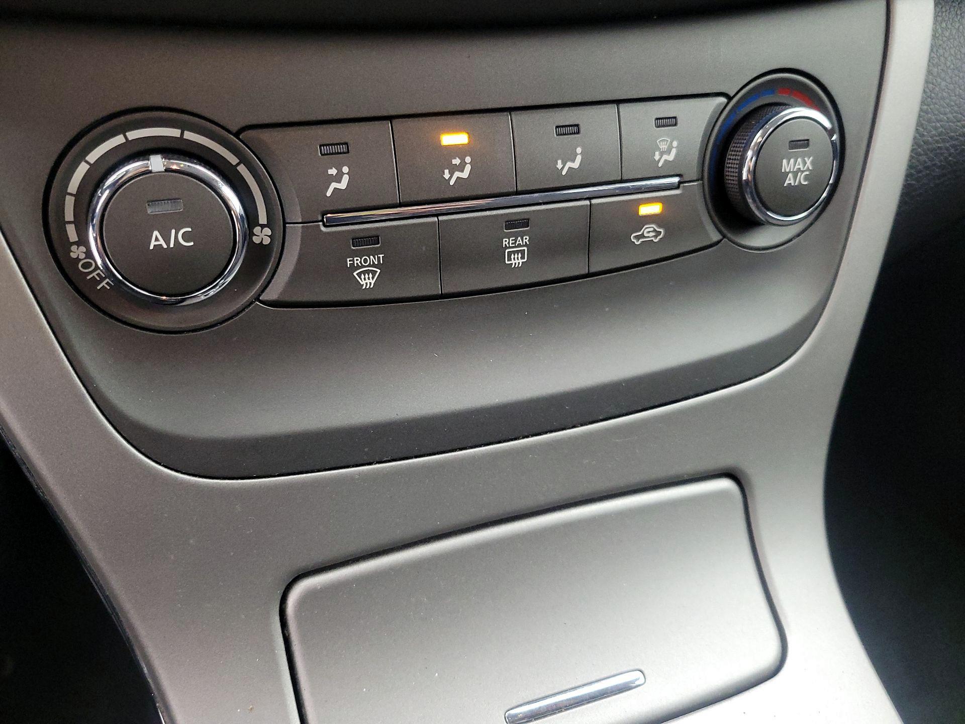 Thumbnail: 2014 Nissan Sentra - 15