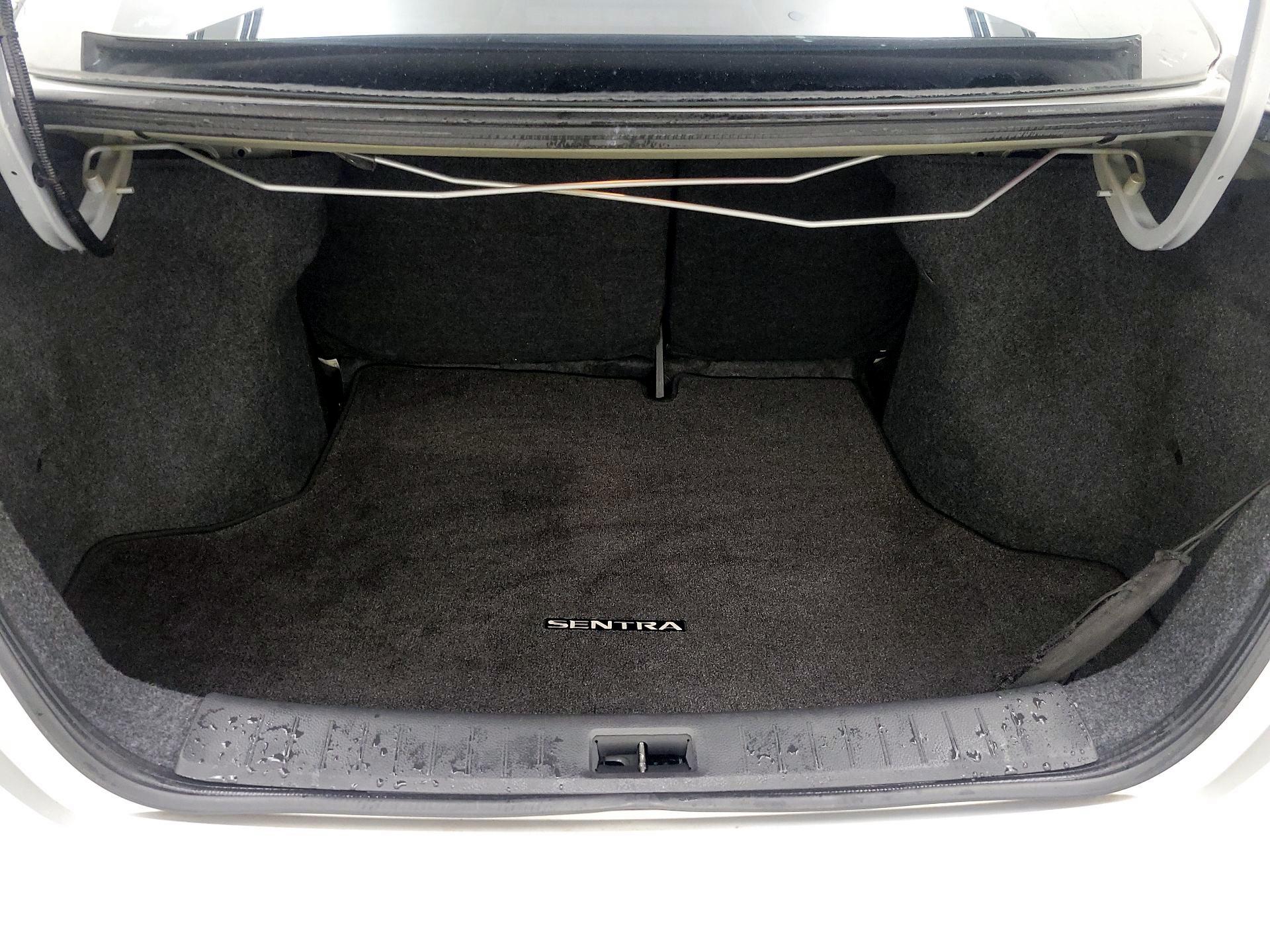 Thumbnail: 2014 Nissan Sentra - 18