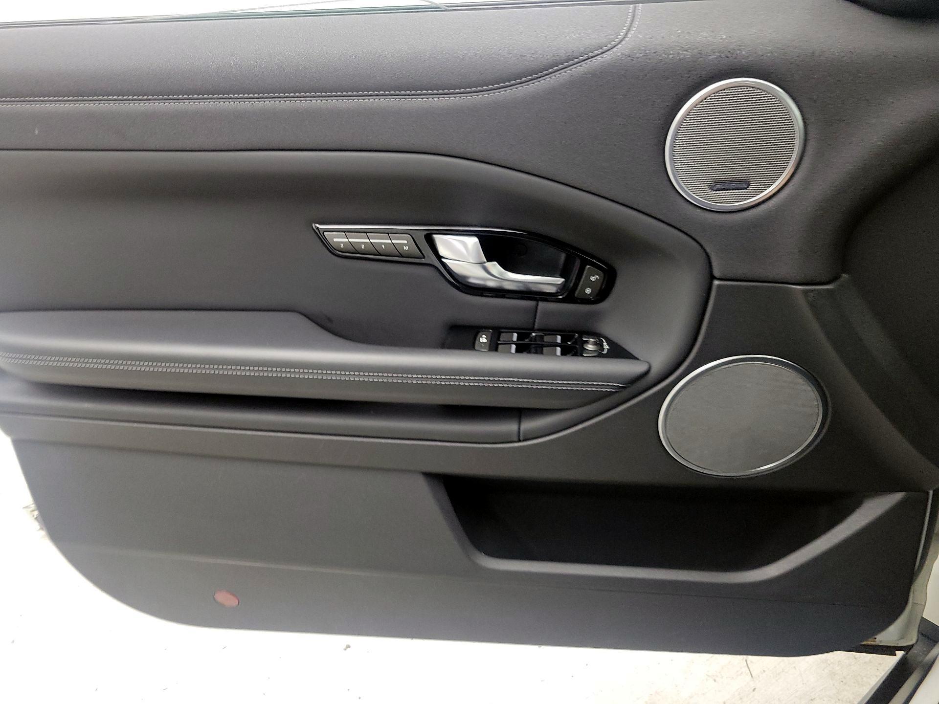 Thumbnail: 2018 Land Rover Range Rover Evoque - 12