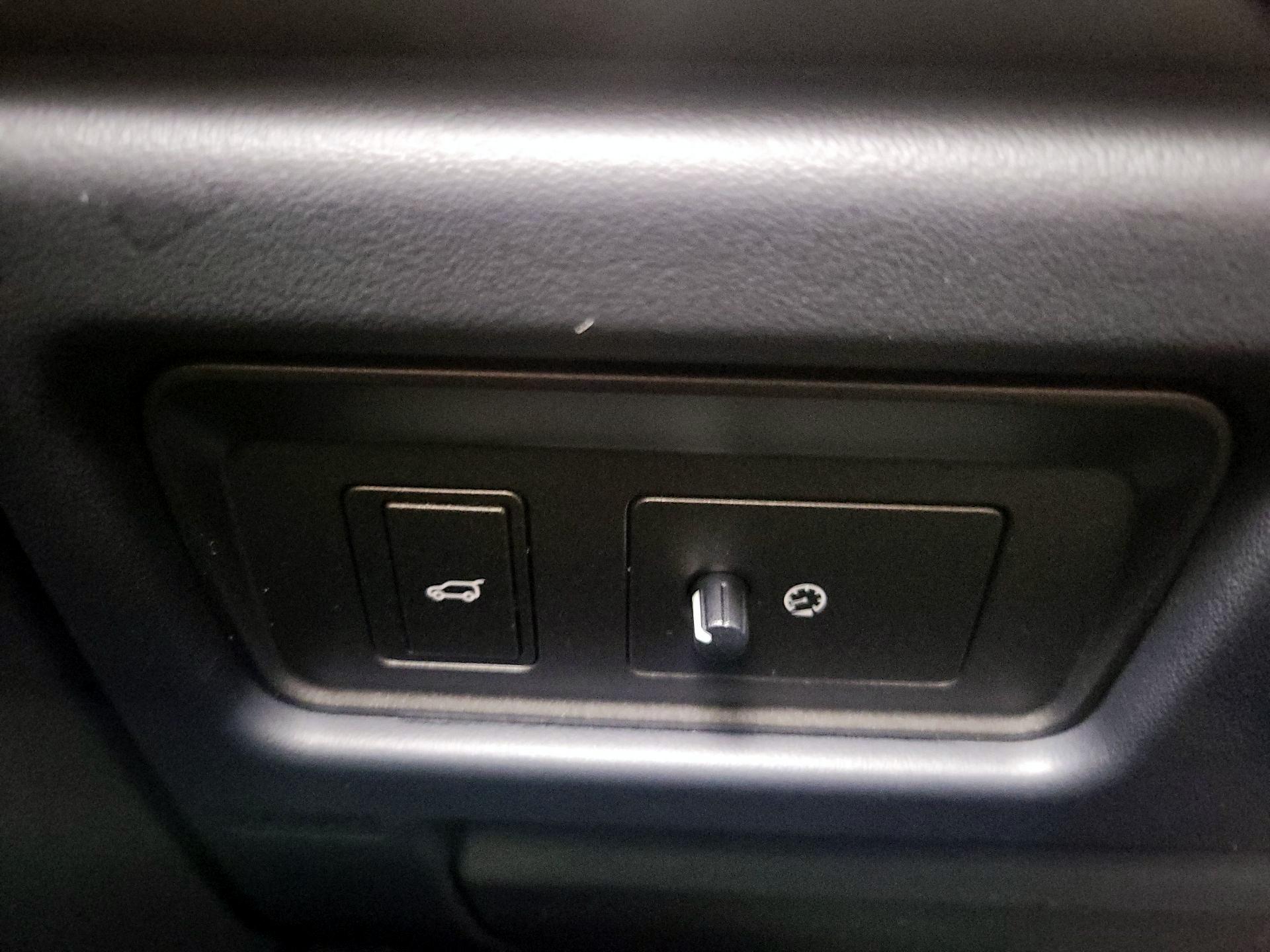 Thumbnail: 2018 Land Rover Range Rover Evoque - 13