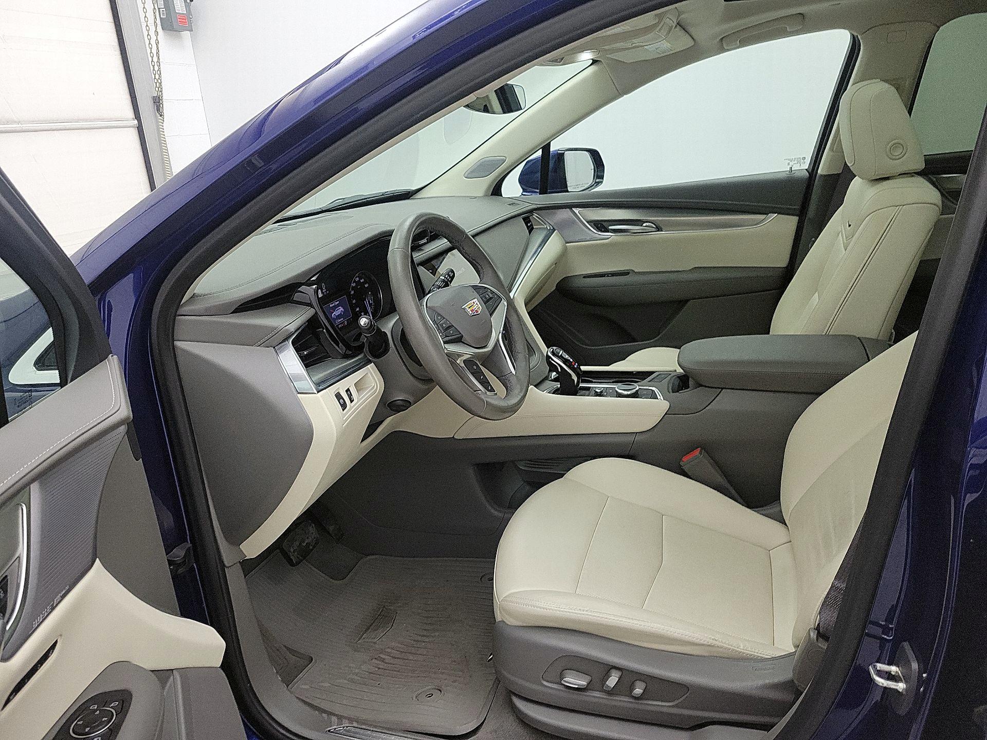 Thumbnail: 2024 Cadillac XT5 - 11