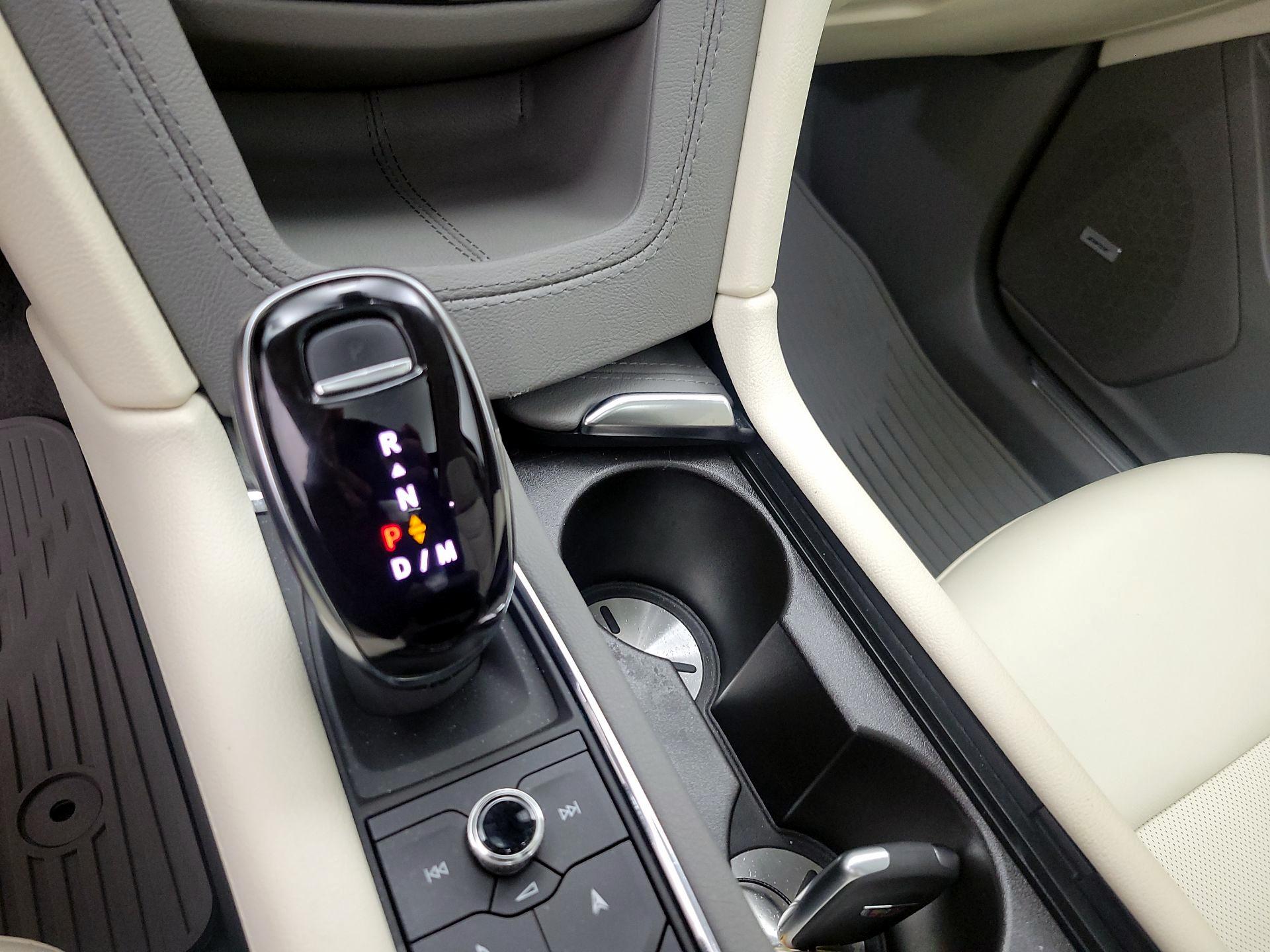 Thumbnail: 2024 Cadillac XT5 - 17