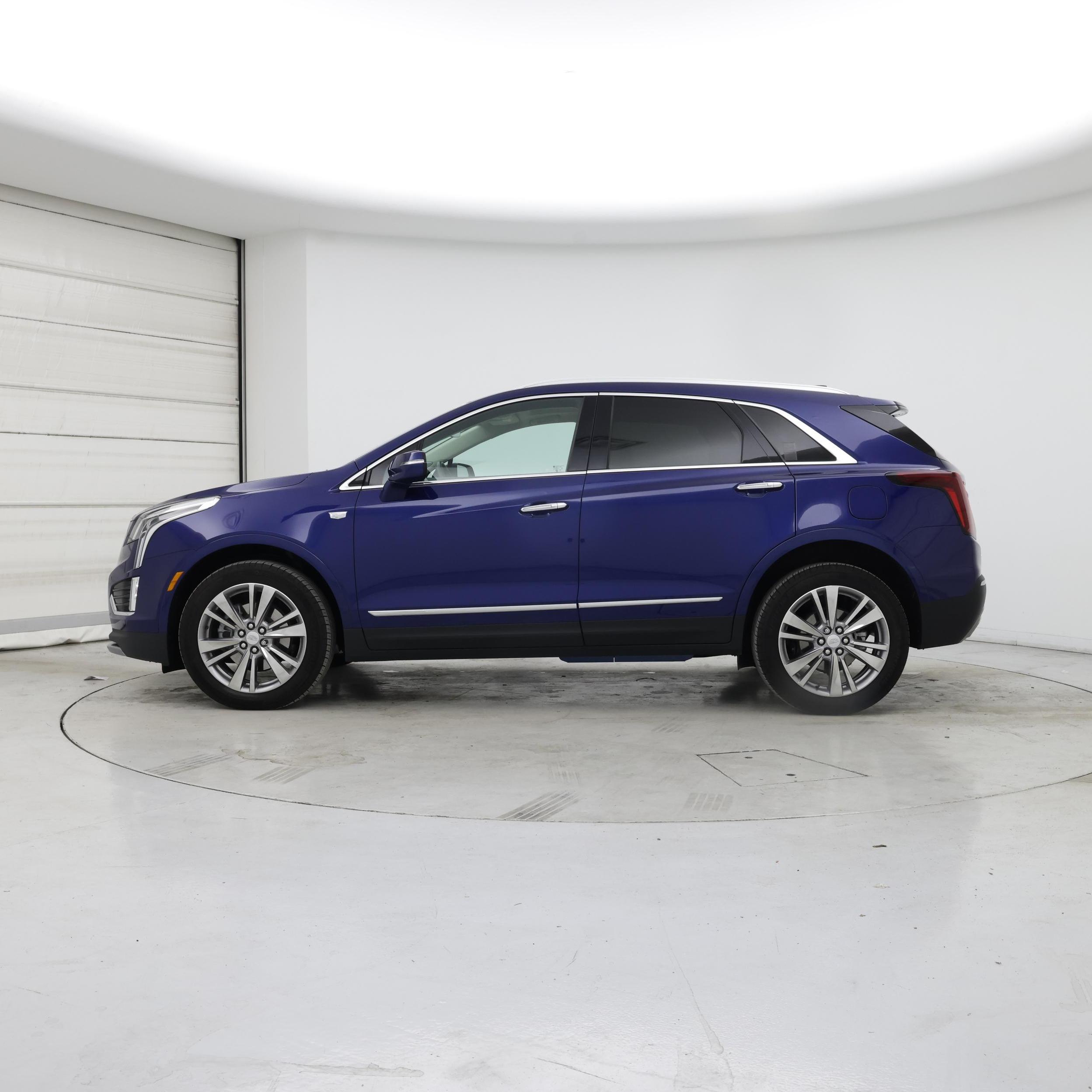 Thumbnail: 2024 Cadillac XT5 - 3