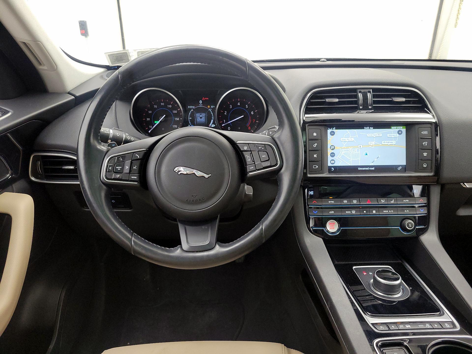 Thumbnail: 2017 Jaguar F-Pace - 10