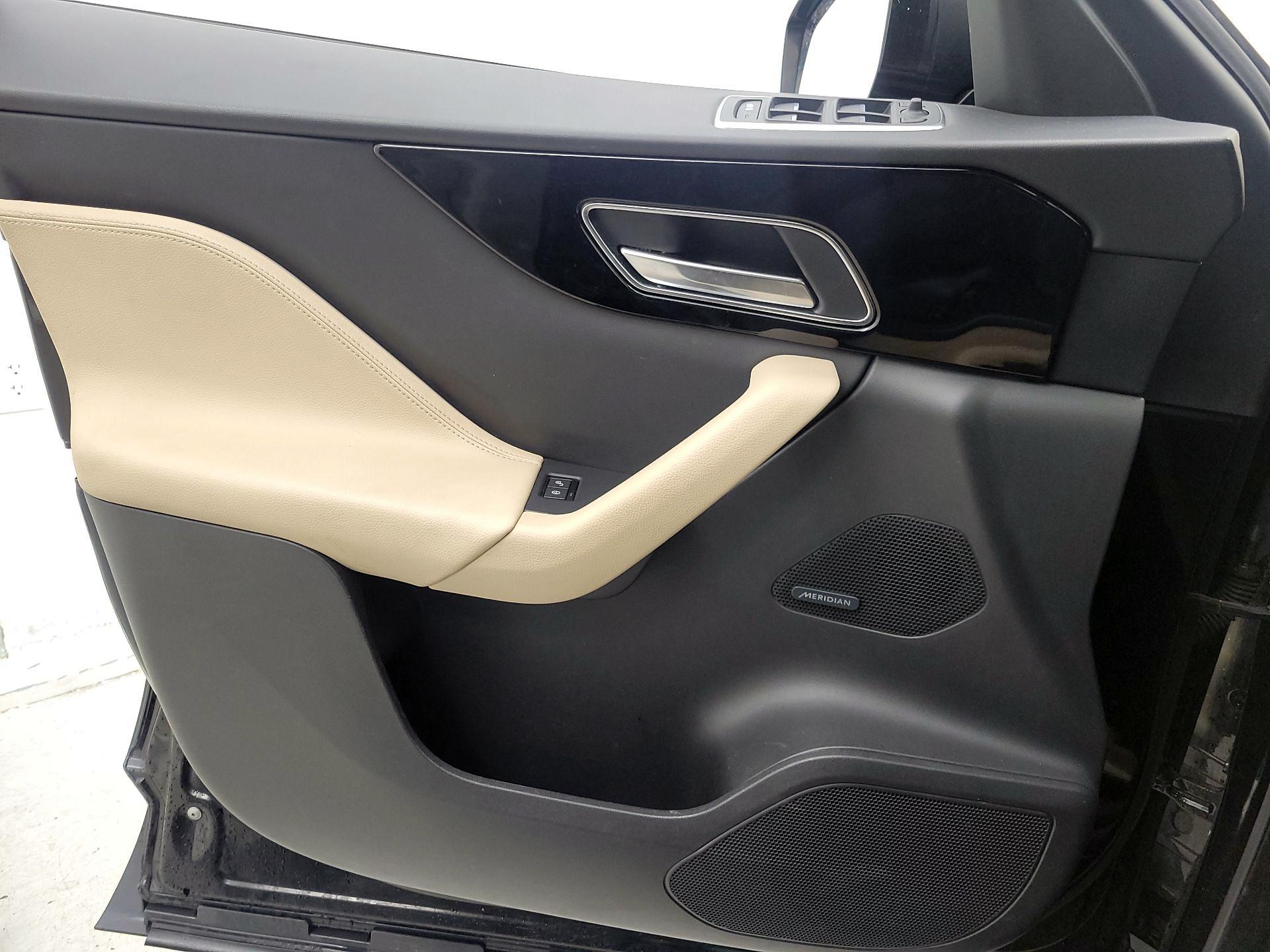 Thumbnail: 2017 Jaguar F-Pace - 12