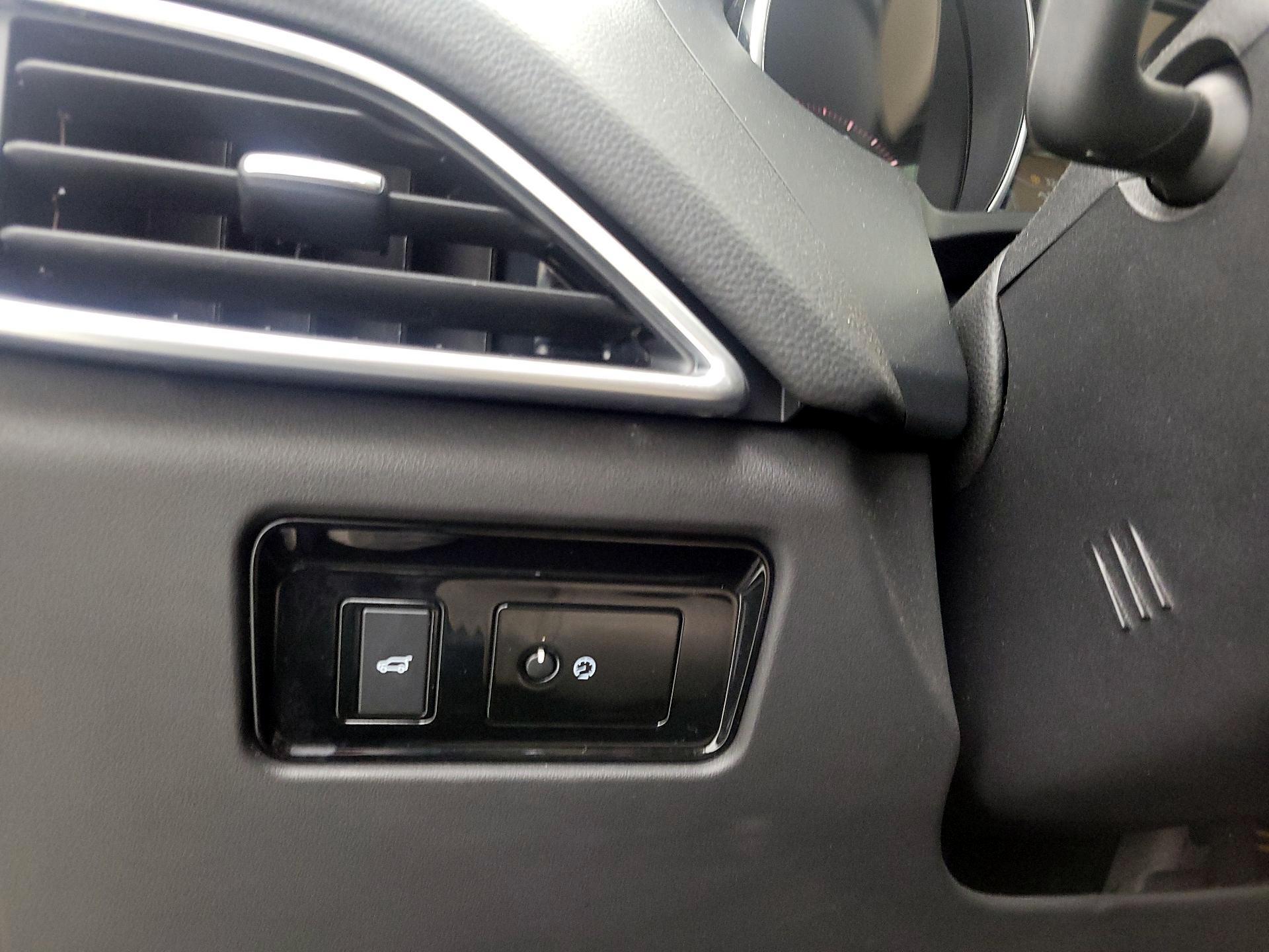 Thumbnail: 2017 Jaguar F-Pace - 13