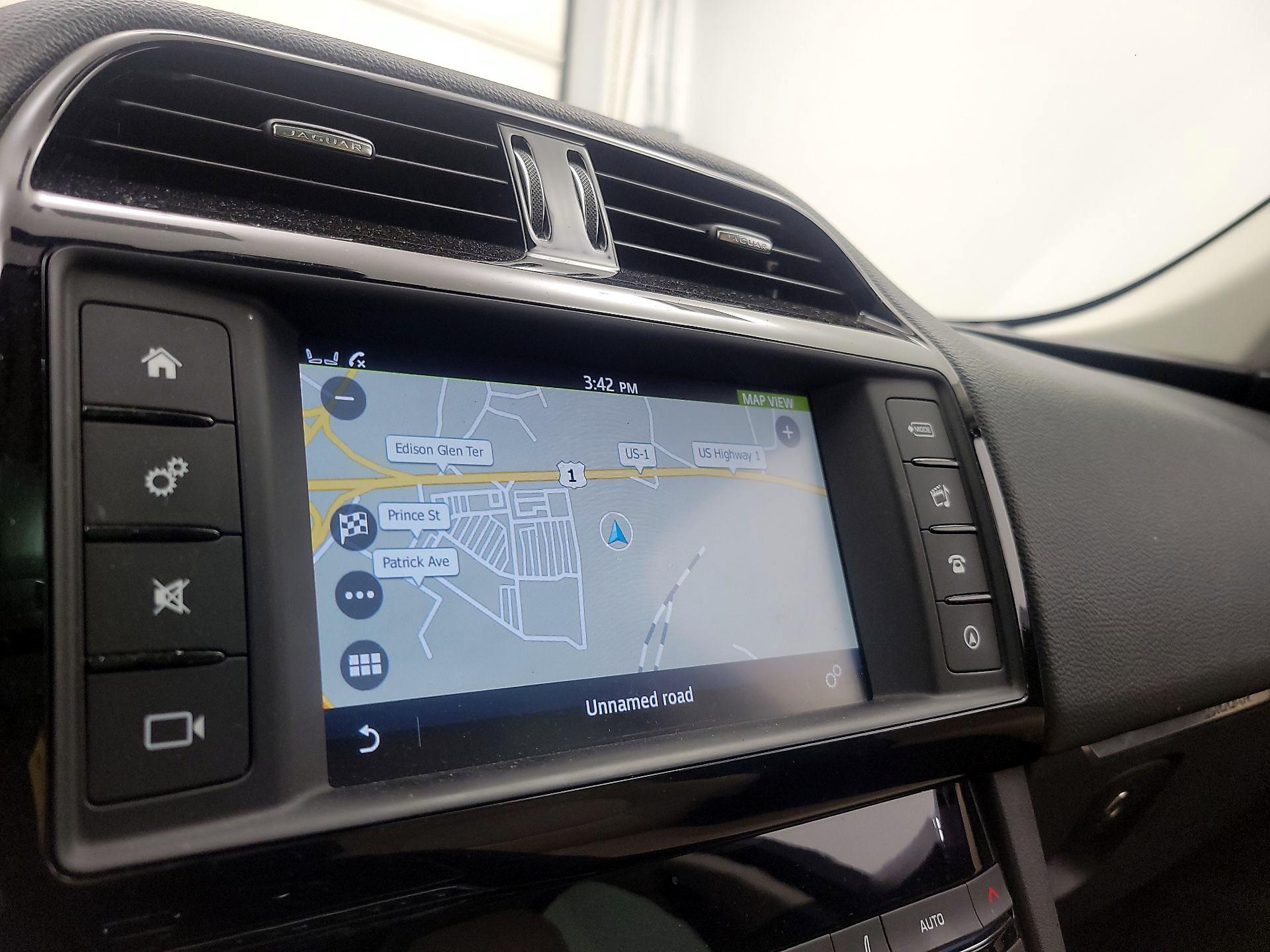 Thumbnail: 2017 Jaguar F-Pace - 14