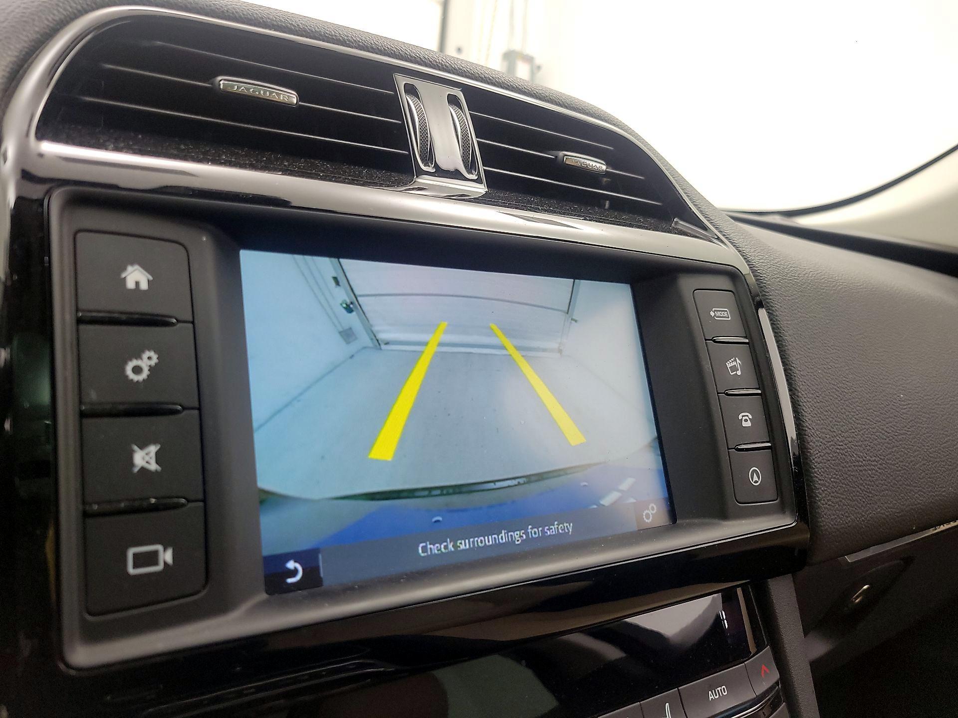 Thumbnail: 2017 Jaguar F-Pace - 15