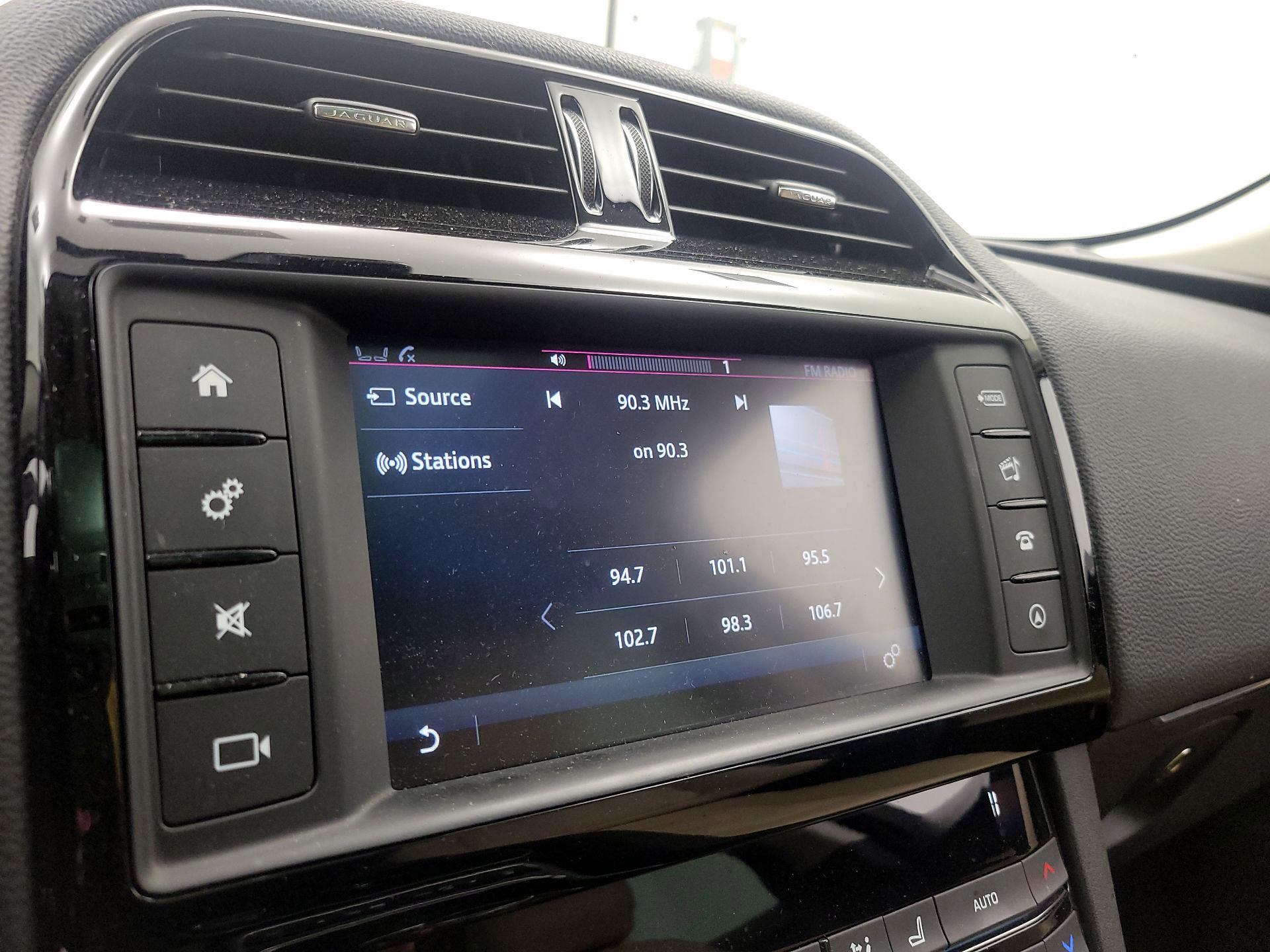 Thumbnail: 2017 Jaguar F-Pace - 16