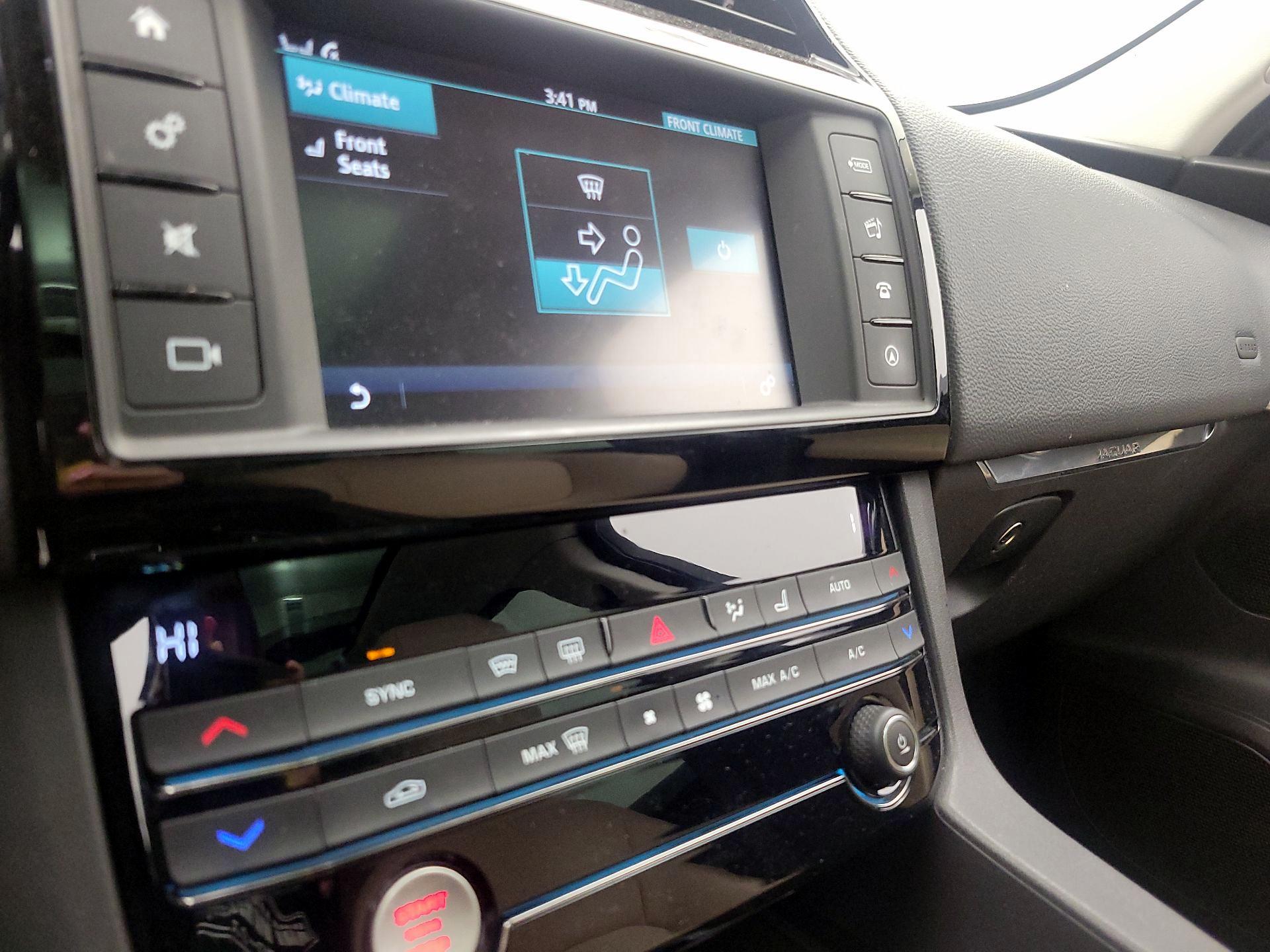 Thumbnail: 2017 Jaguar F-Pace - 17