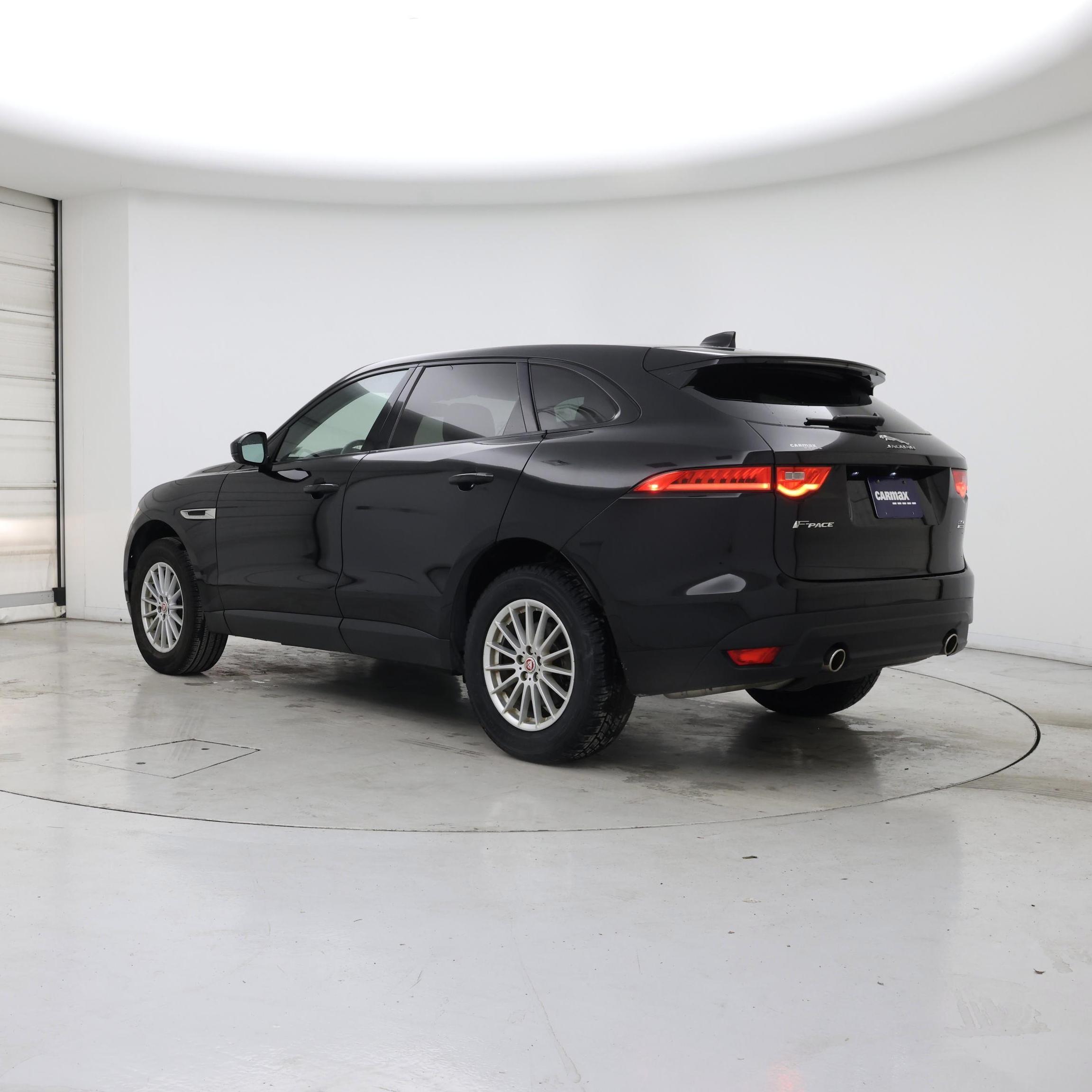 Thumbnail: 2017 Jaguar F-Pace - 2