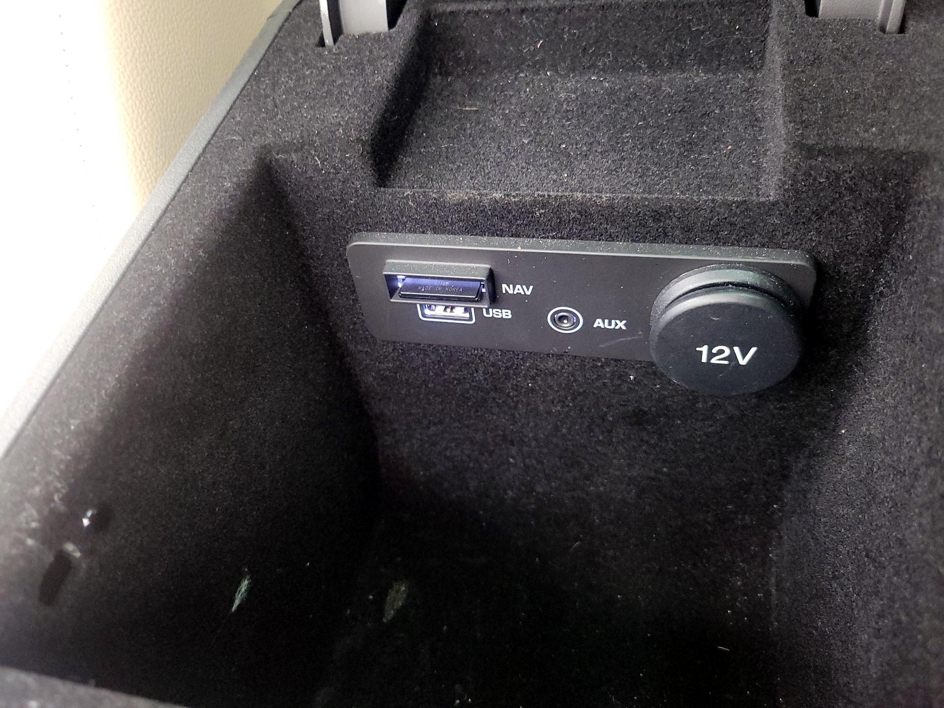 Thumbnail: 2017 Jaguar F-Pace - 19