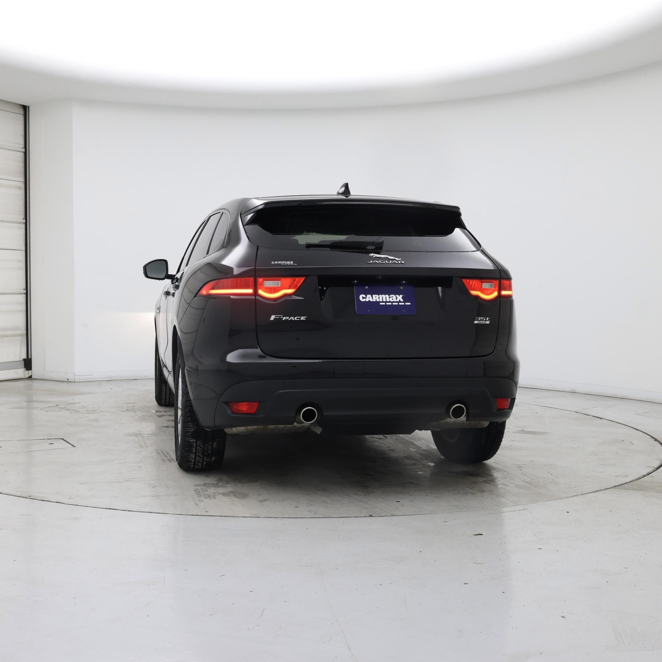 Thumbnail: 2017 Jaguar F-Pace - 6