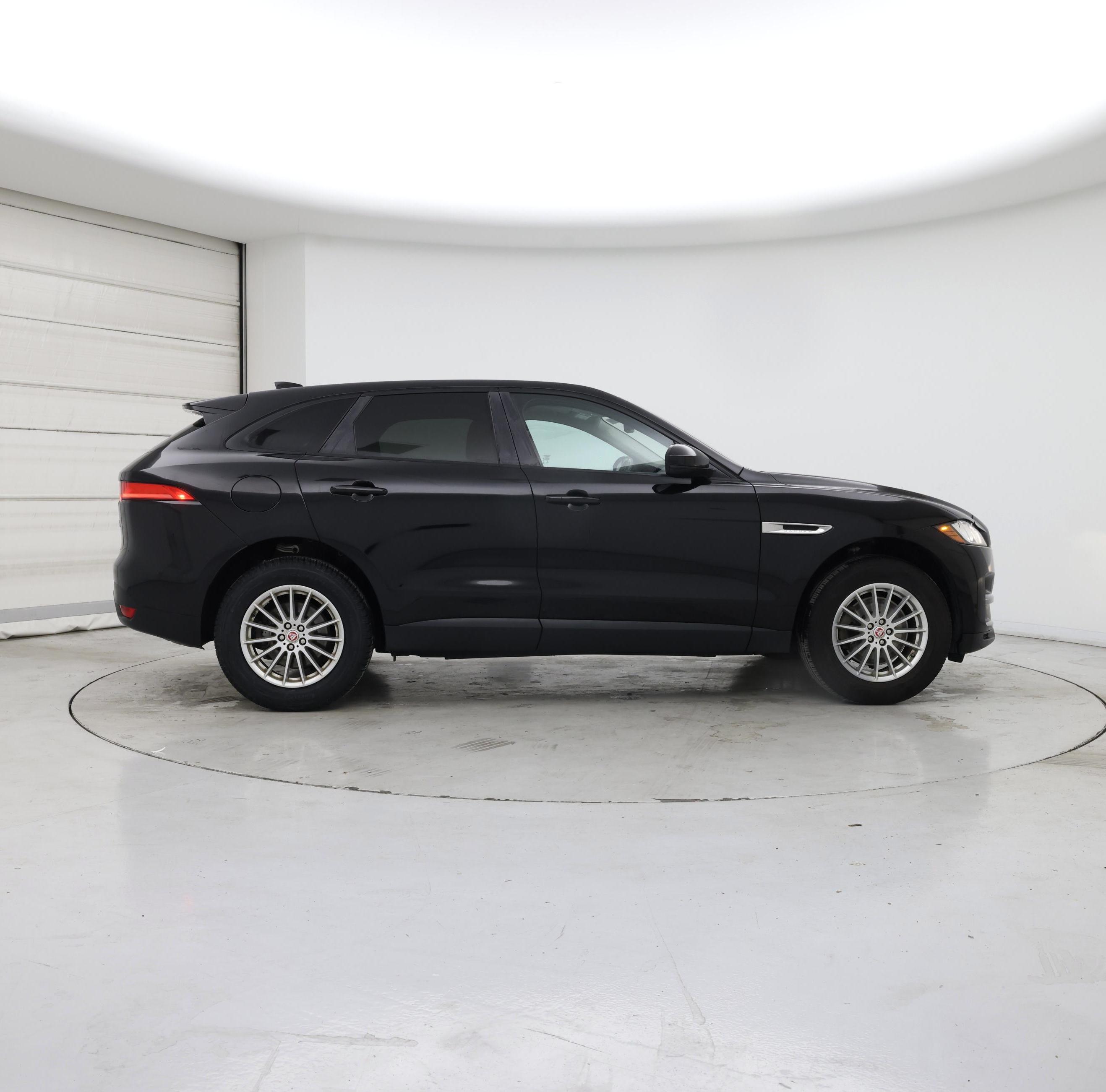 Thumbnail: 2017 Jaguar F-Pace - 7