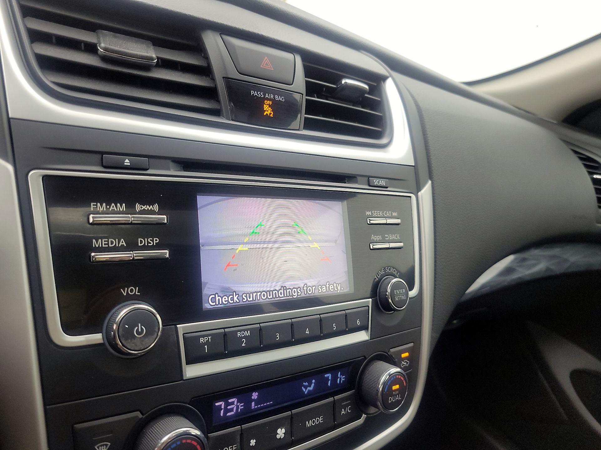 Thumbnail: 2016 Nissan Altima - 14