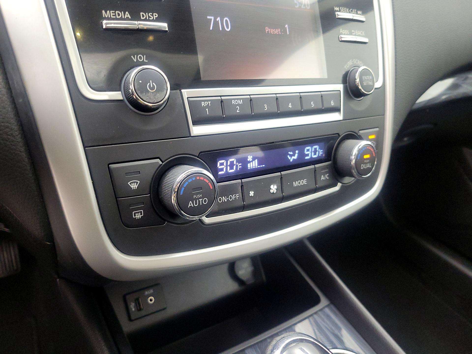 Thumbnail: 2016 Nissan Altima - 16